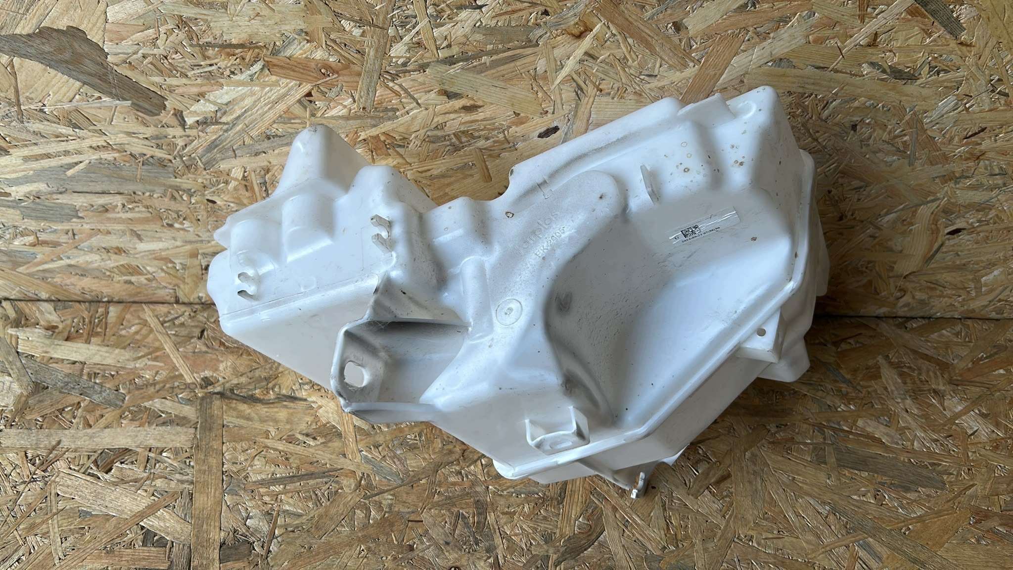 washer fluid tank TOYOTA COROLLA E21 19