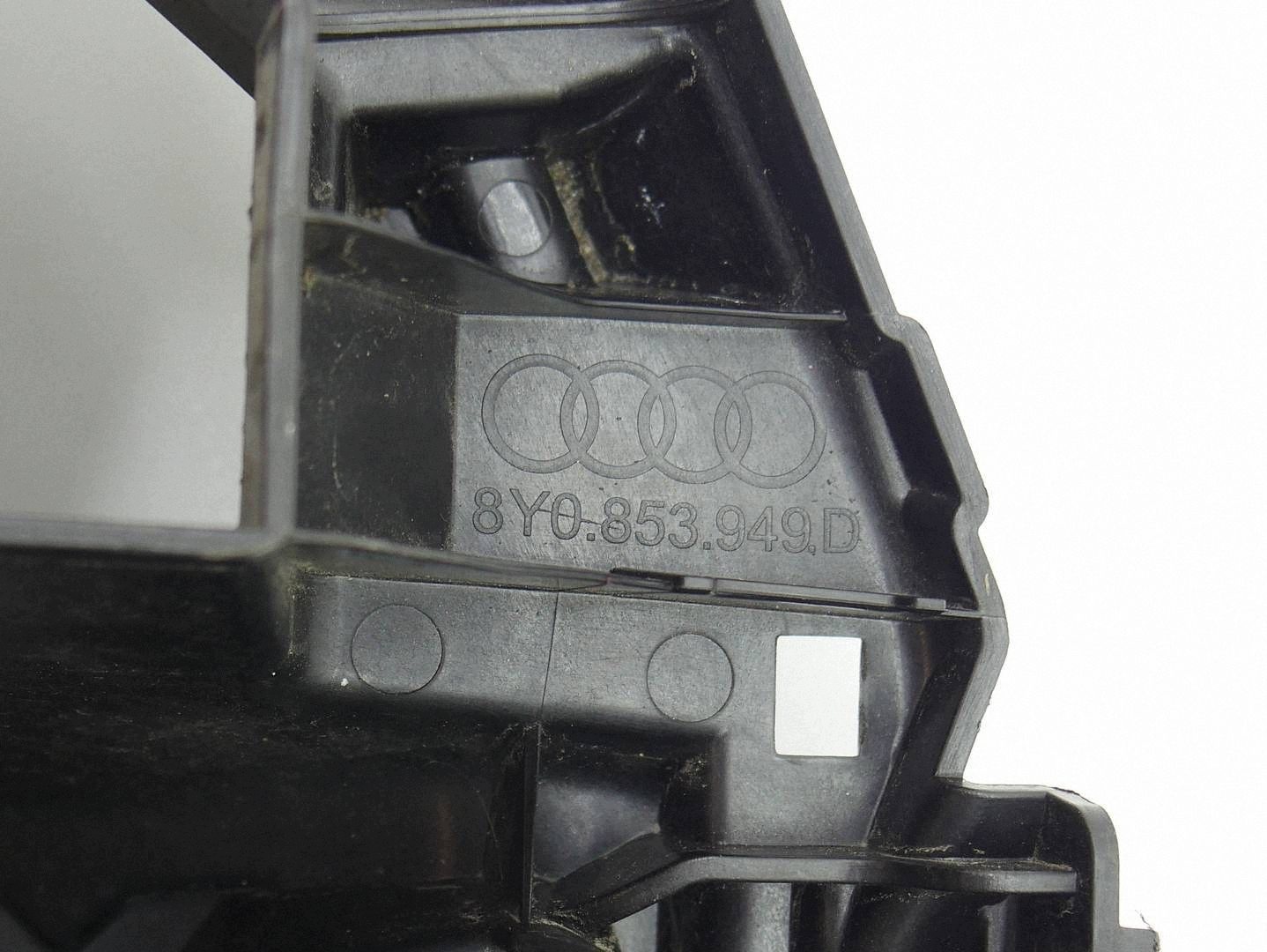 bracket pillar support below grill ATRAPE AUDI A3 8Y LIFT 8Y0853949D