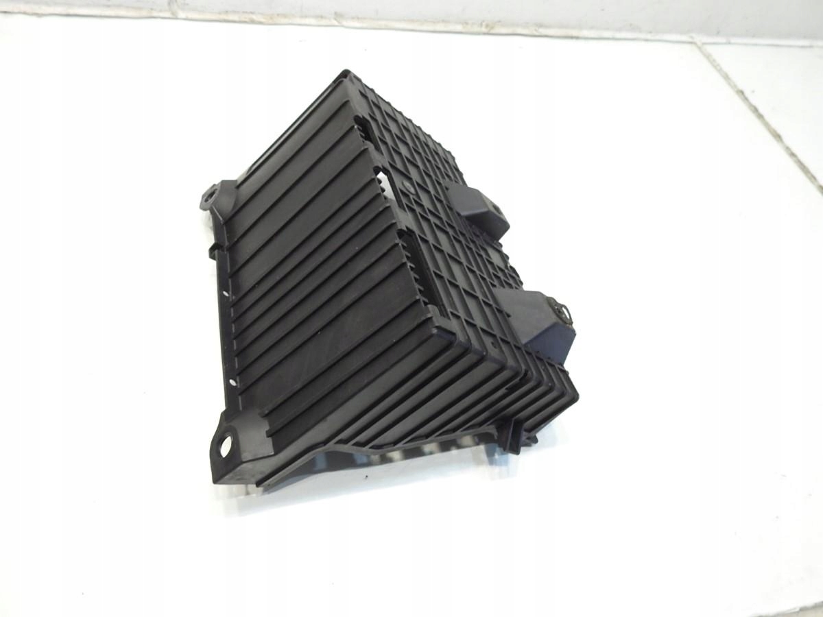 PODSTAWA AKUMULATORA JAGUAR XF X250 3.0 D V6 8X23-10764-AD Producent części Jaguar OE