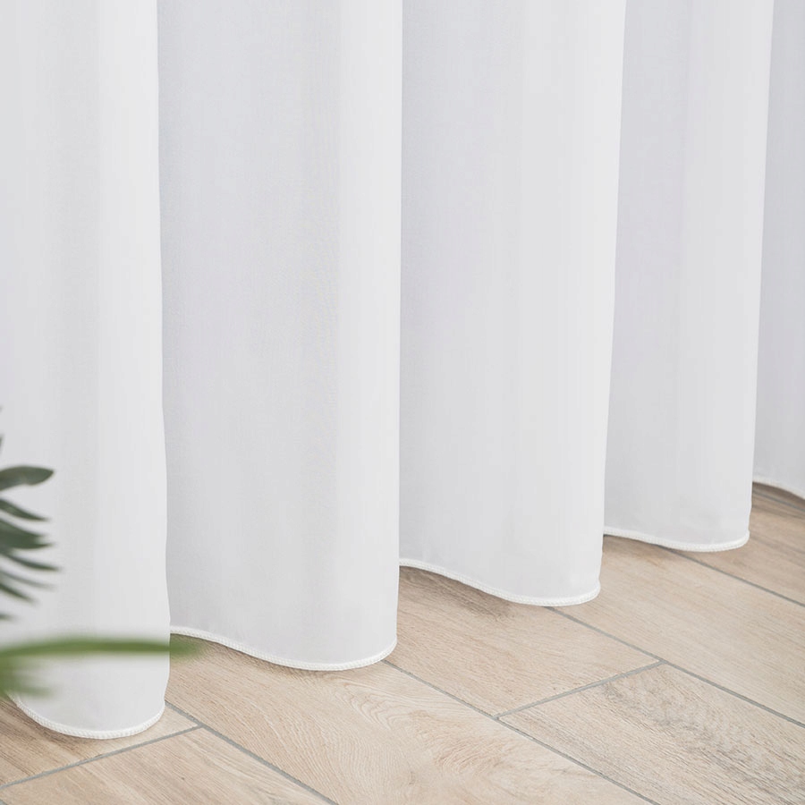 Krásna záclona voál pripravená s páskou na závažie sable 500x230 mliečna