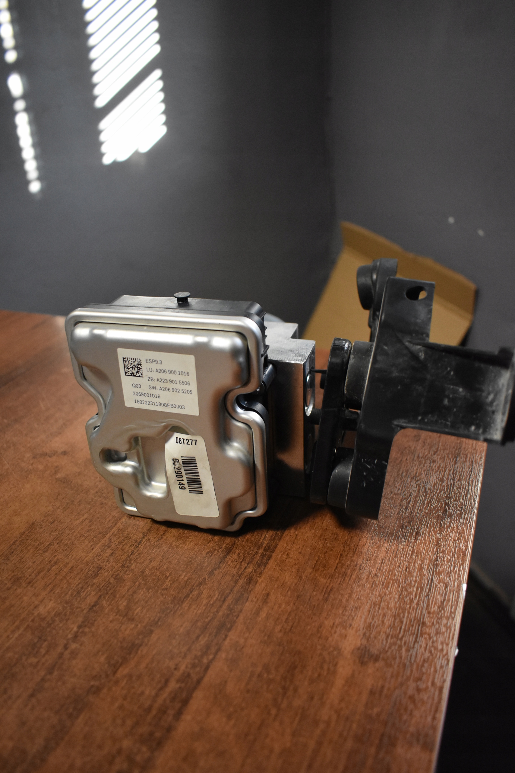 IDEALNY control unit pump ABS 4MATIC MERCEDES W206 9