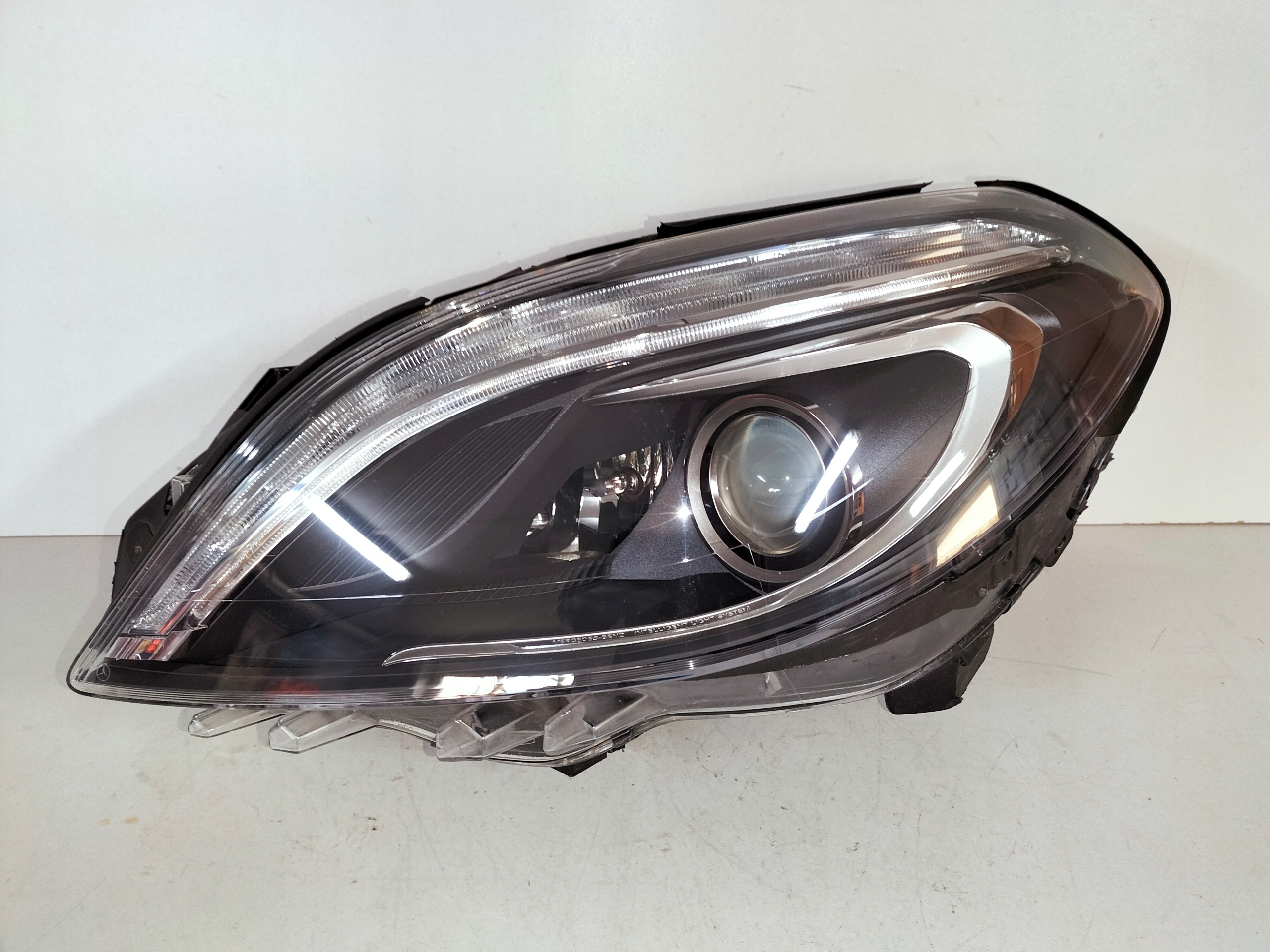 Фара передняя лева MERCEDES B КЛАС W246 11-14