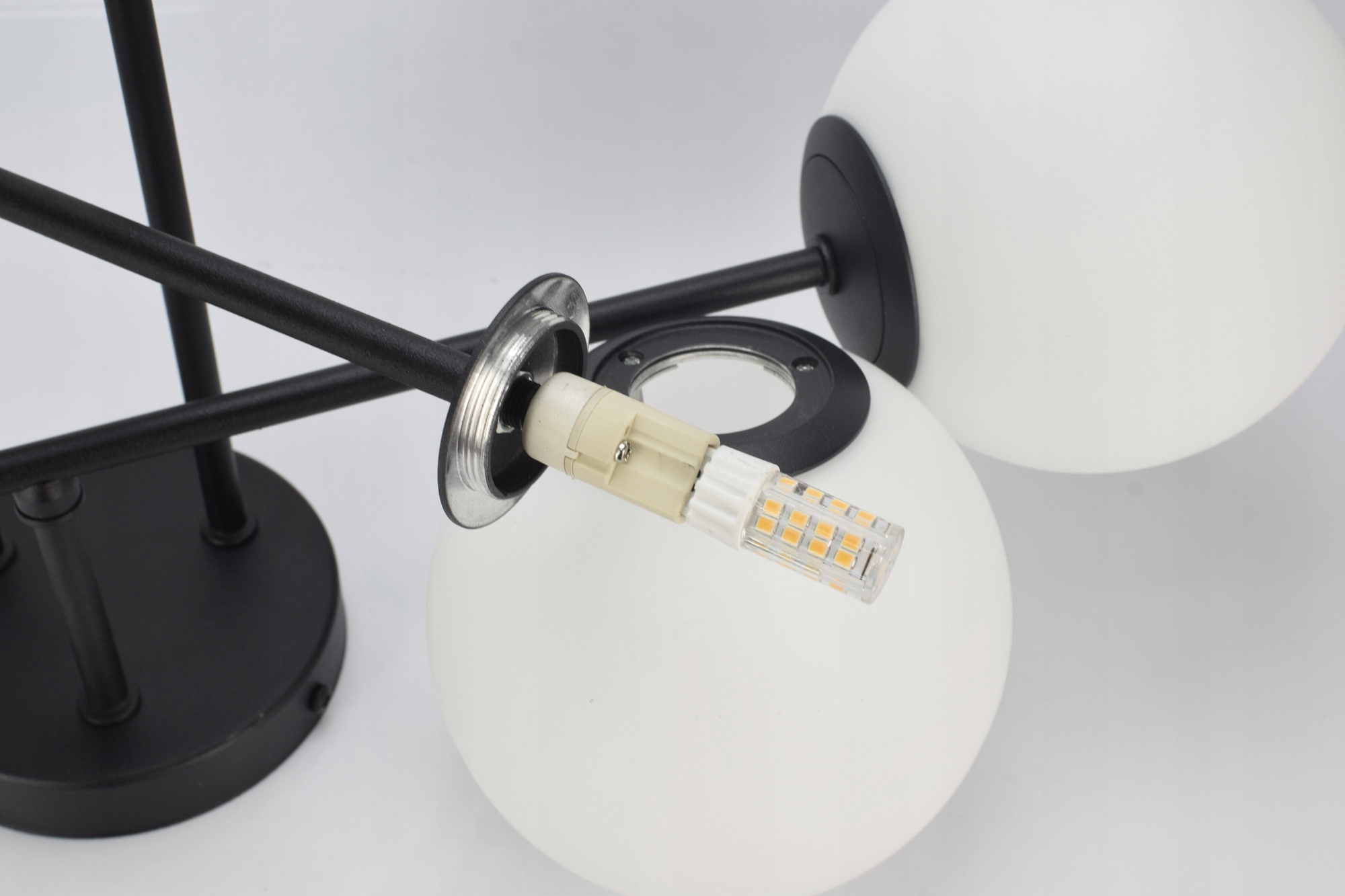 Lampa Sufitowa Żyrandol Plafon Full Globe Glass 561-W4 G9 Białe kule LED Kolekcja 561-W4