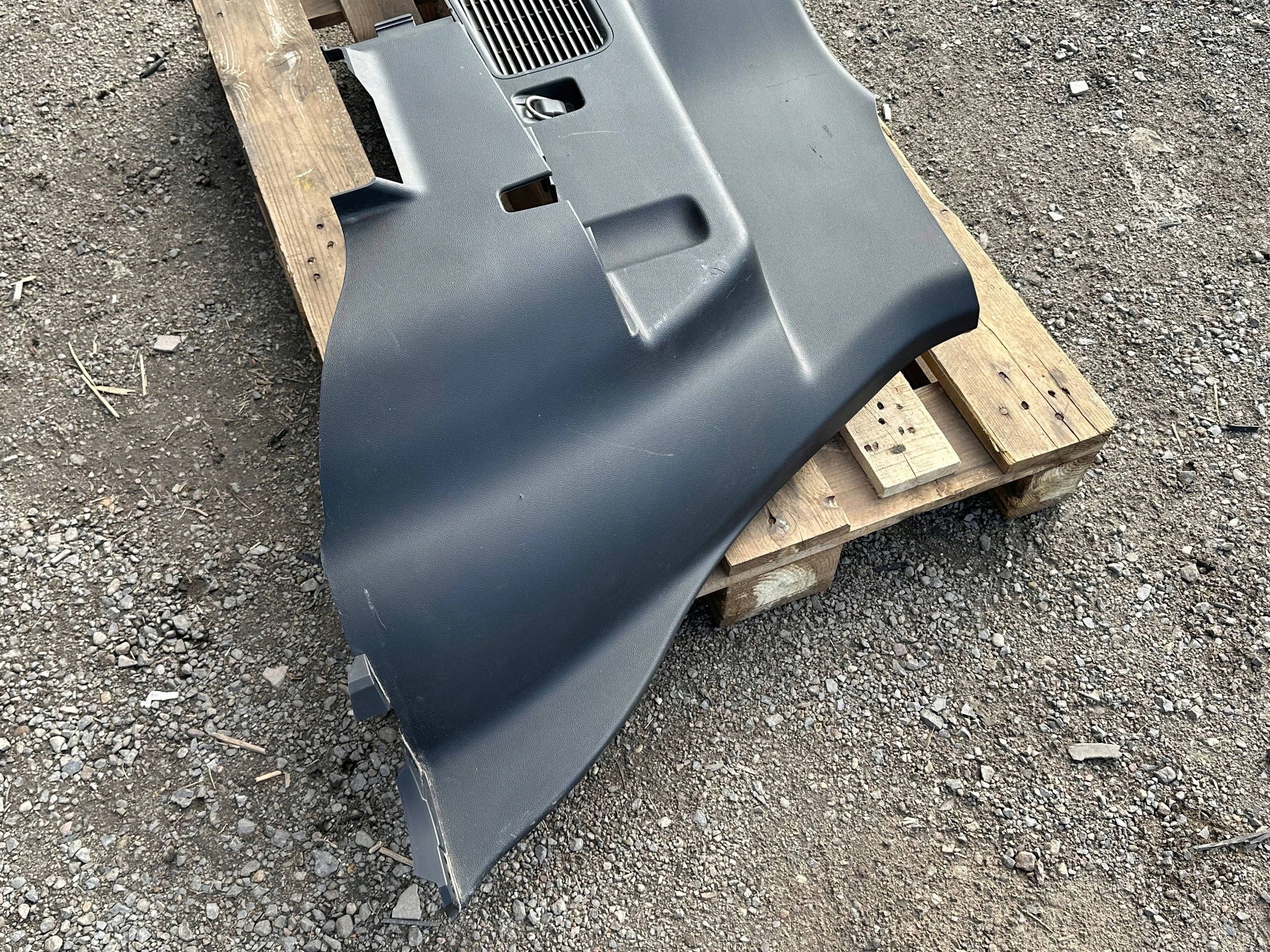 side upholstery side left boot rear part rear. Ford Explorer 2020+