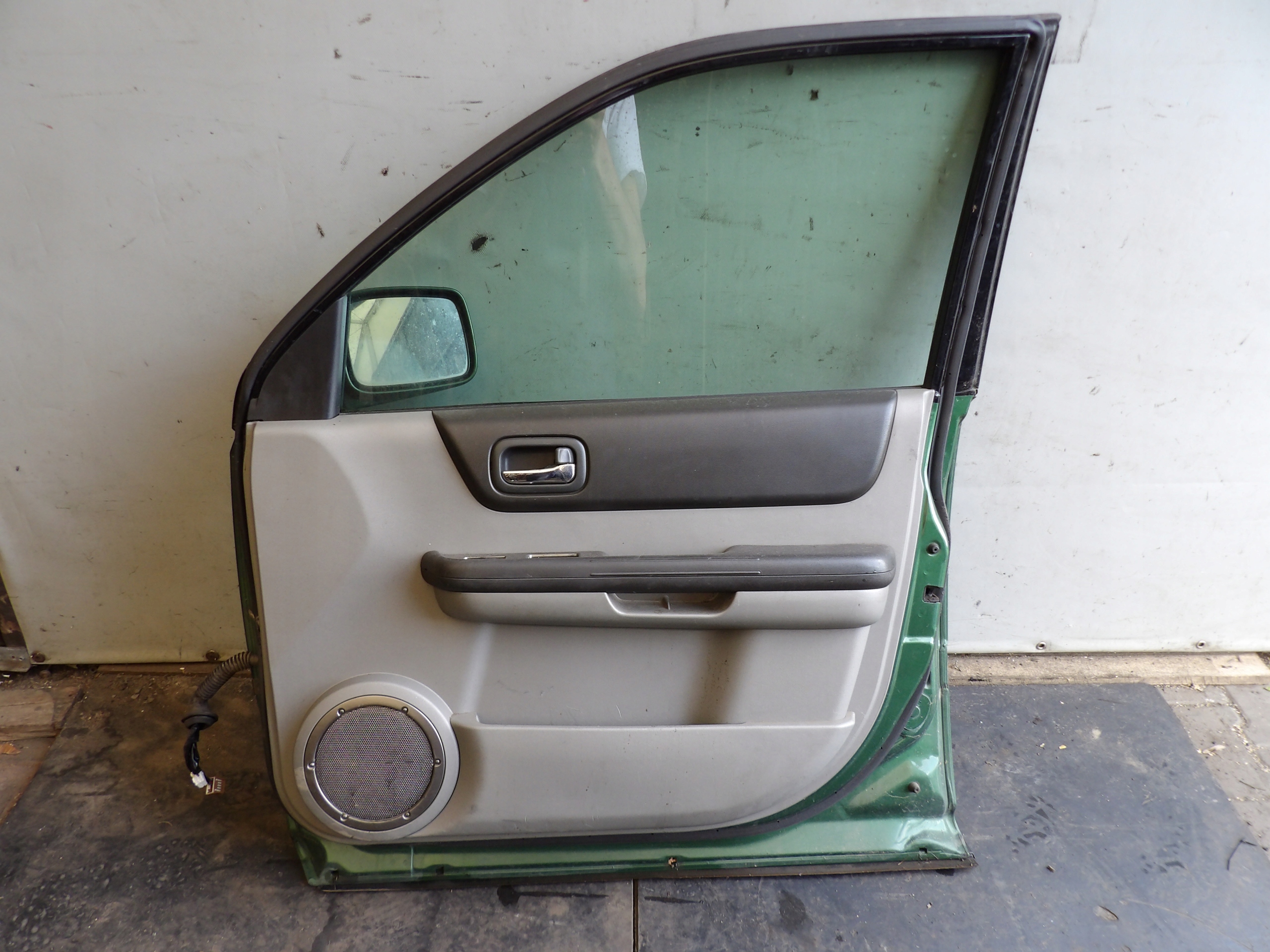 Nissan X-trail T30 door front right lak. DS2