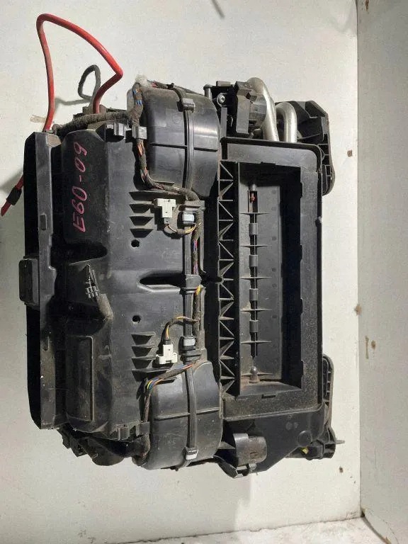 Zespol Couvercle Bloc de chauffage complet Interne BMW 5 Touring (E61) 9178311 2.2L
