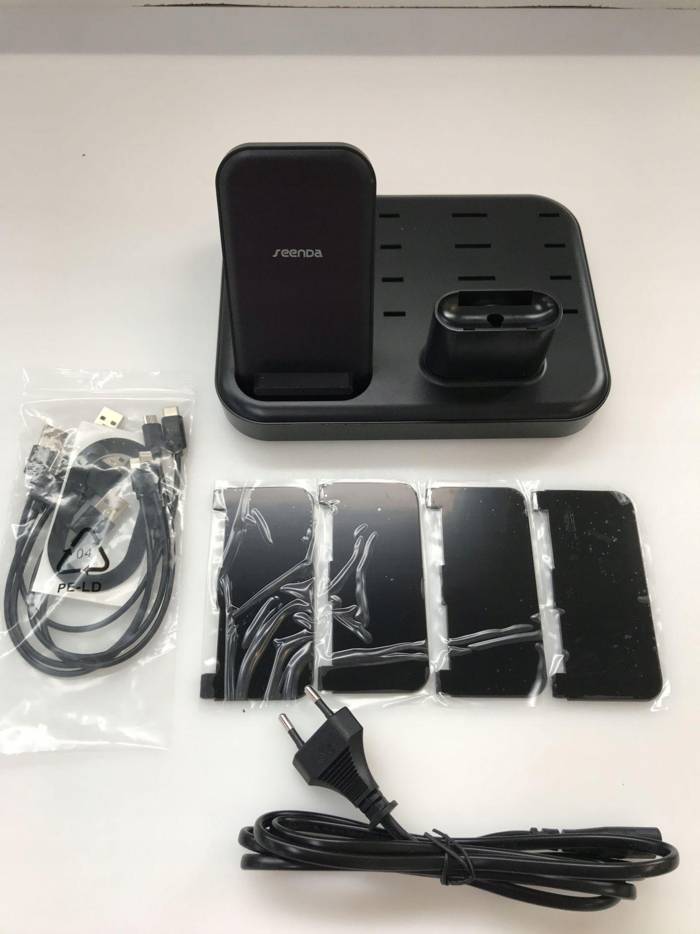 STACJA ŁADUJĄCA SEEDA DLA WIELU URZĄDZEŃ BEZPRZEWODOWO Marka Seenda