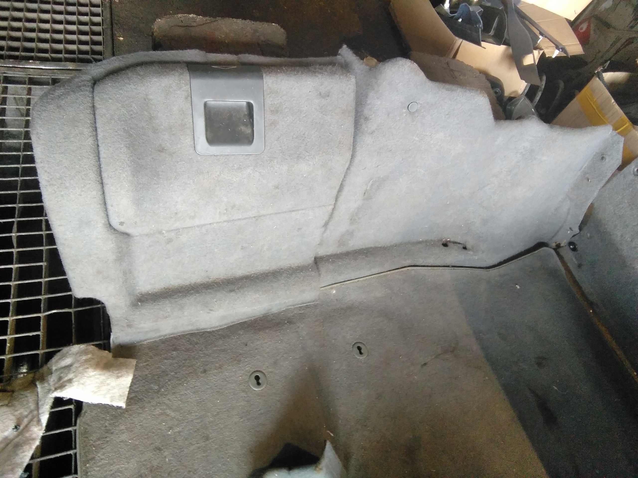 8125930 - BMW E38 облицовка багажника