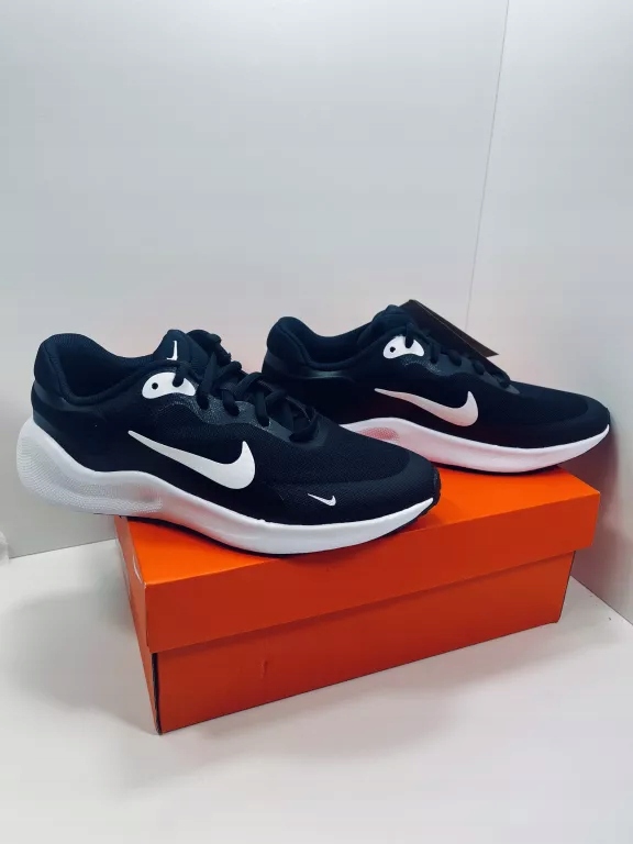 Buty Młodzieżowe Sportowe Nike Revolution 7 Gs r.37.5