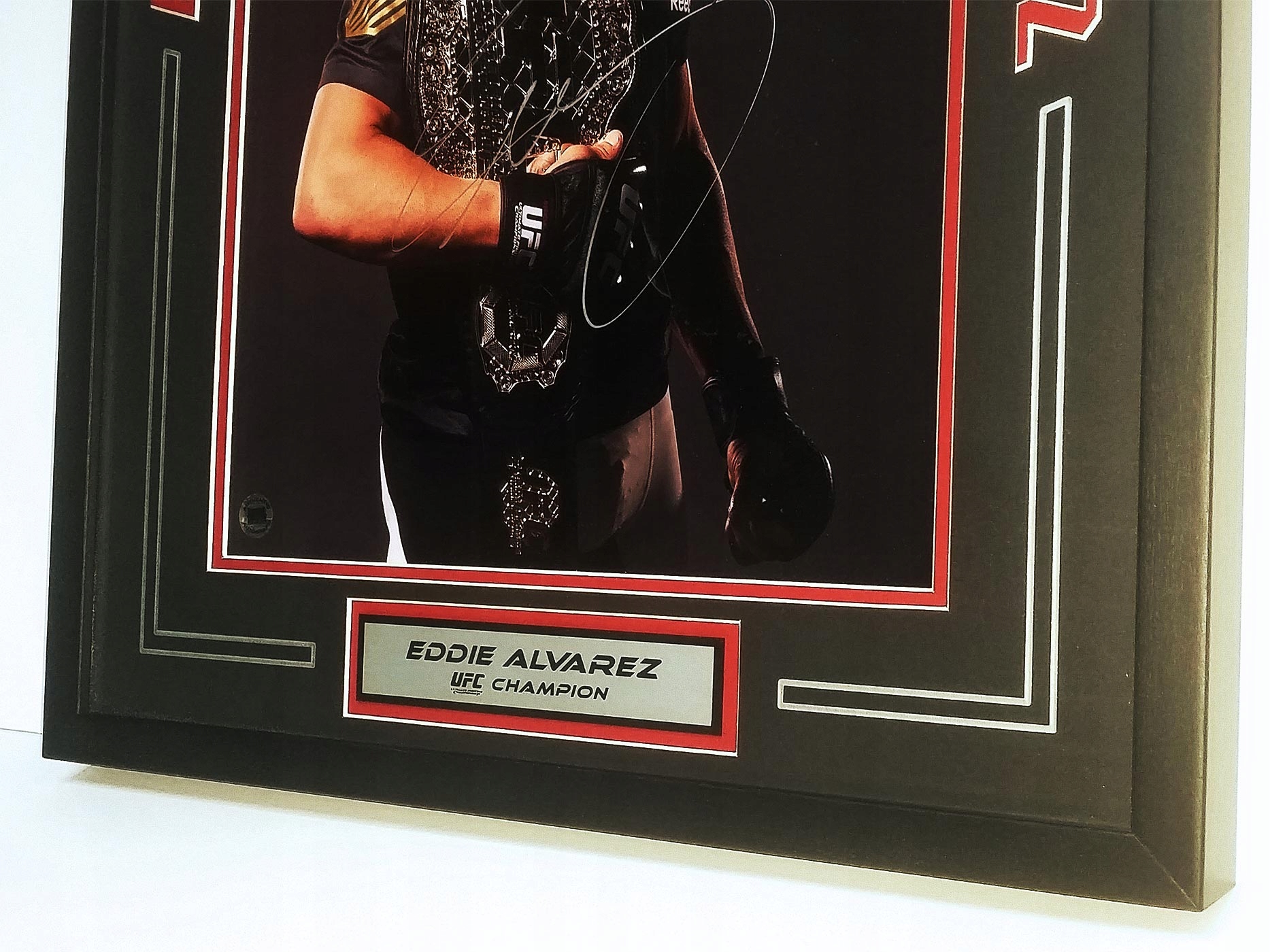 Eddie Alvarez UFC Autograf w pięknej oprawie Rok 2019