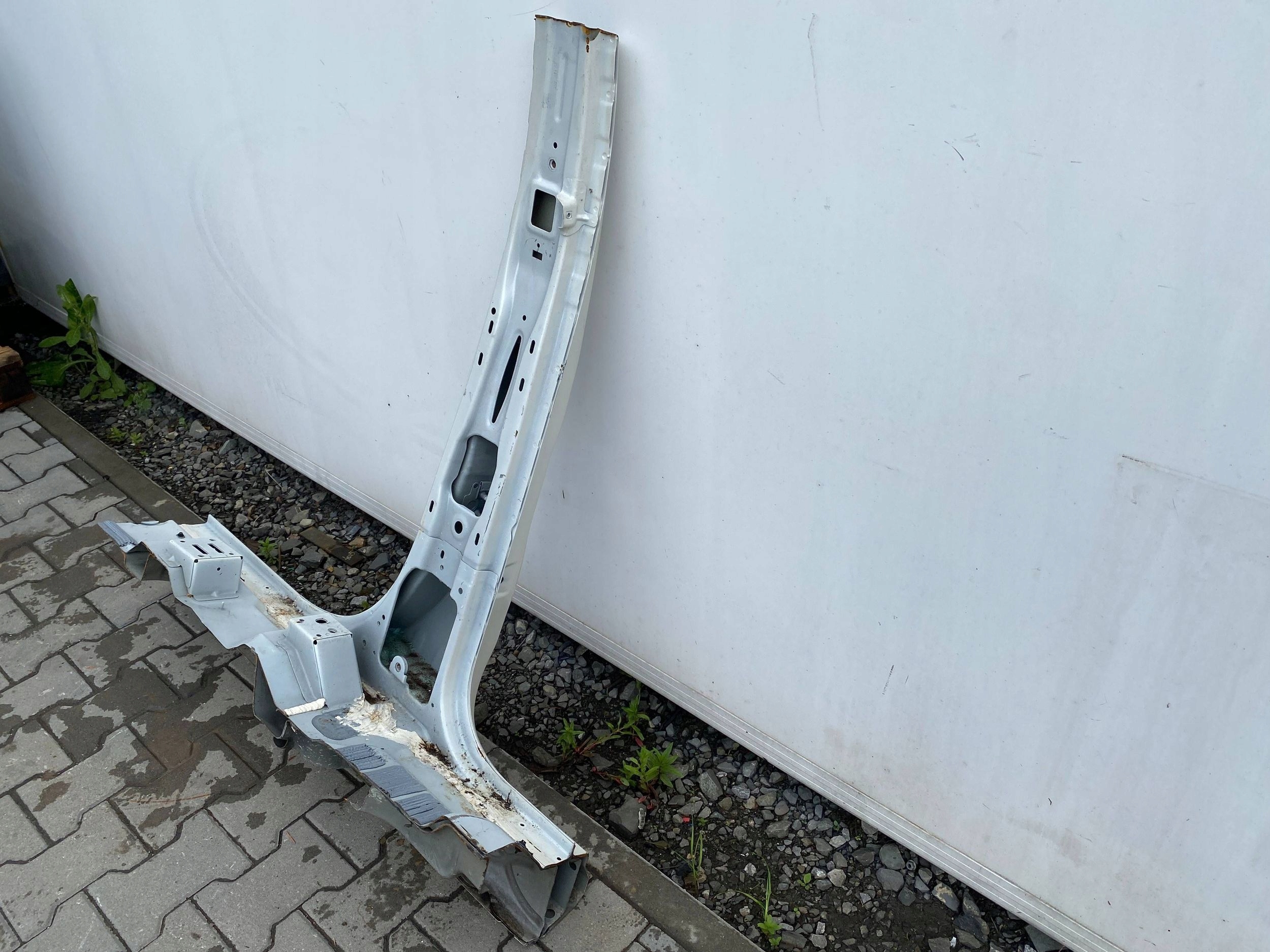 pillar central b right nadwozia Cadillac Escalade IV 2015+