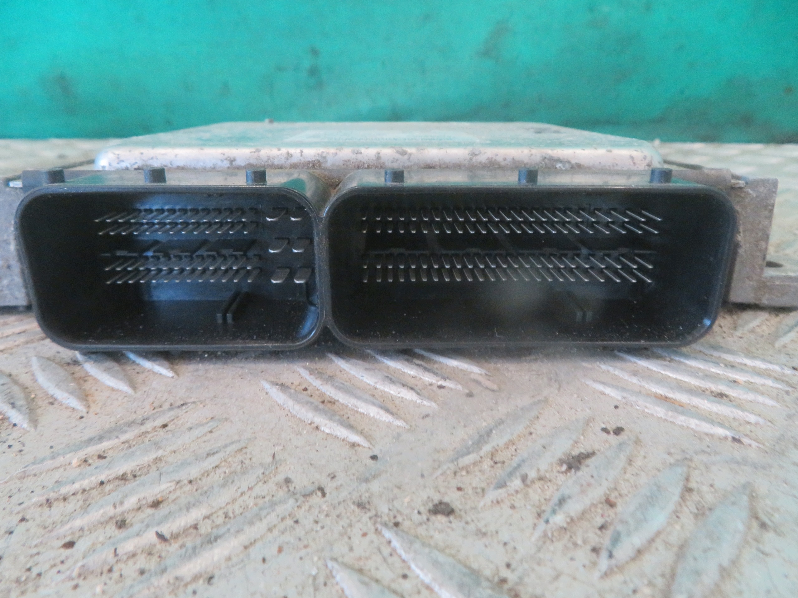computer control unit of the engine MERCEDES SPRINTER 2.2 15R A6519003203
