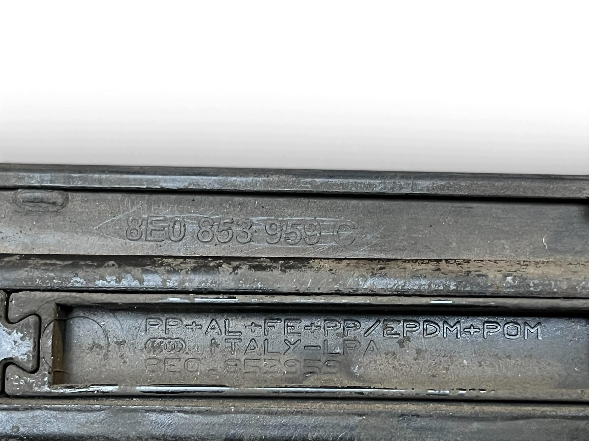 Dekory lišty ozdobne komplet Audi A4 B7 2005 8E0853959C