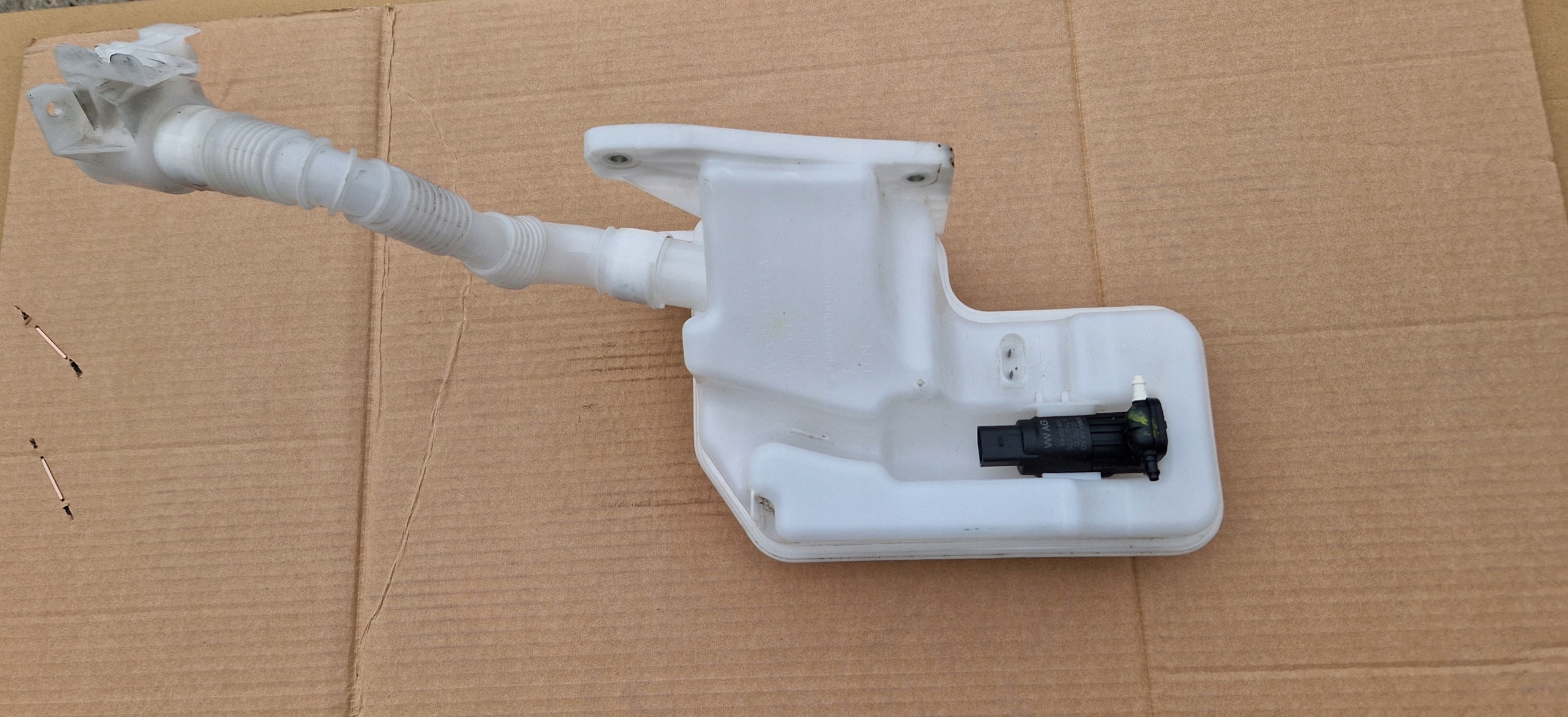 БАЧОК ОМЫВАТЕЛЯ 5WA955453A 5E3955448A VW KPL