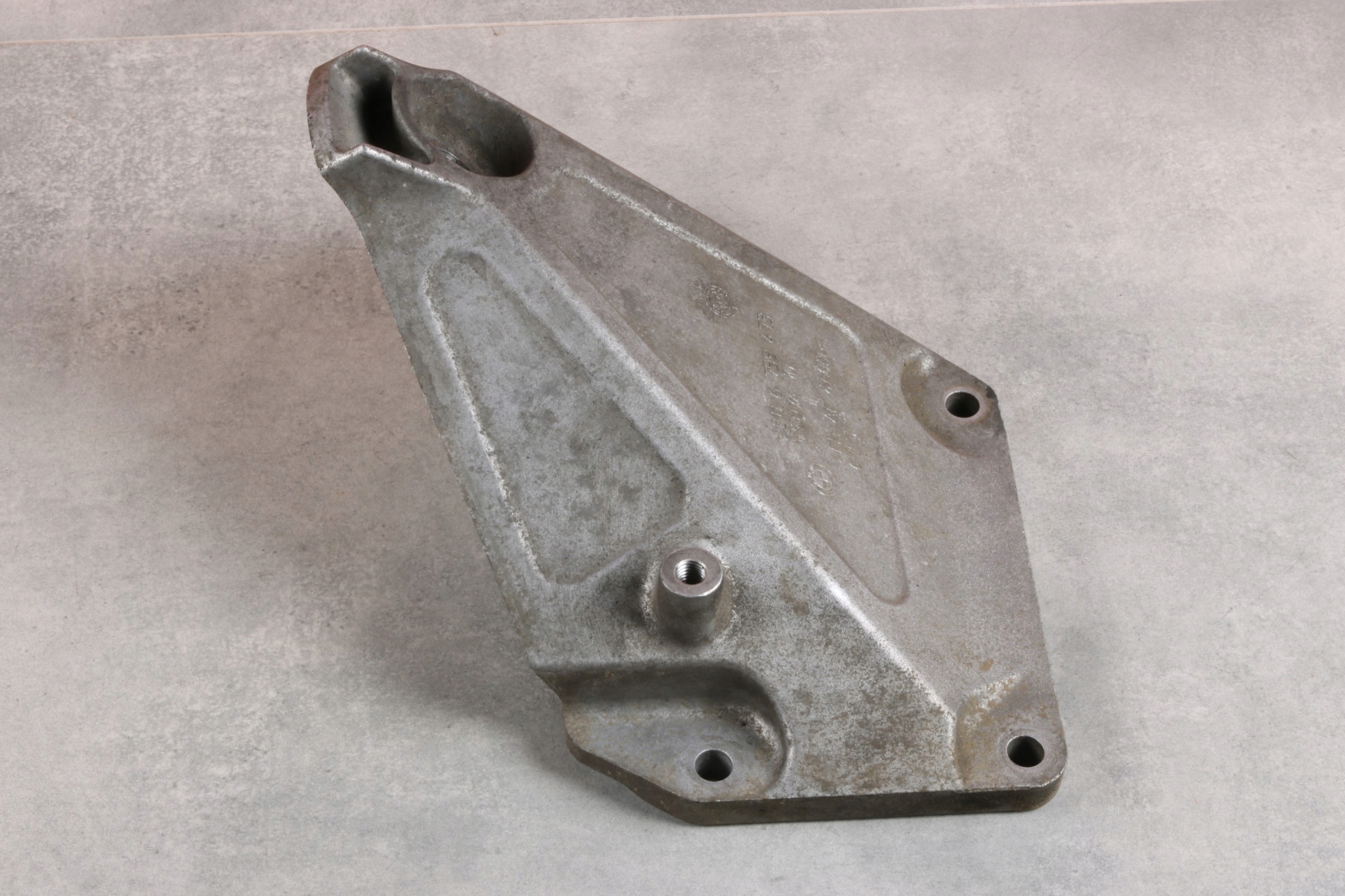 BMW 7 E65 E66 730i 730Li M54 Support Support plaque Moteur 6758473