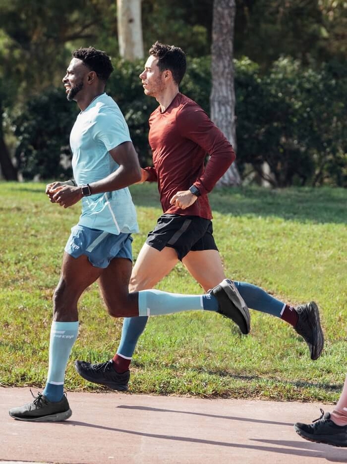 CEP Opaski kompresyjne The Run 4.0 czarne r. IV Rozmiar L