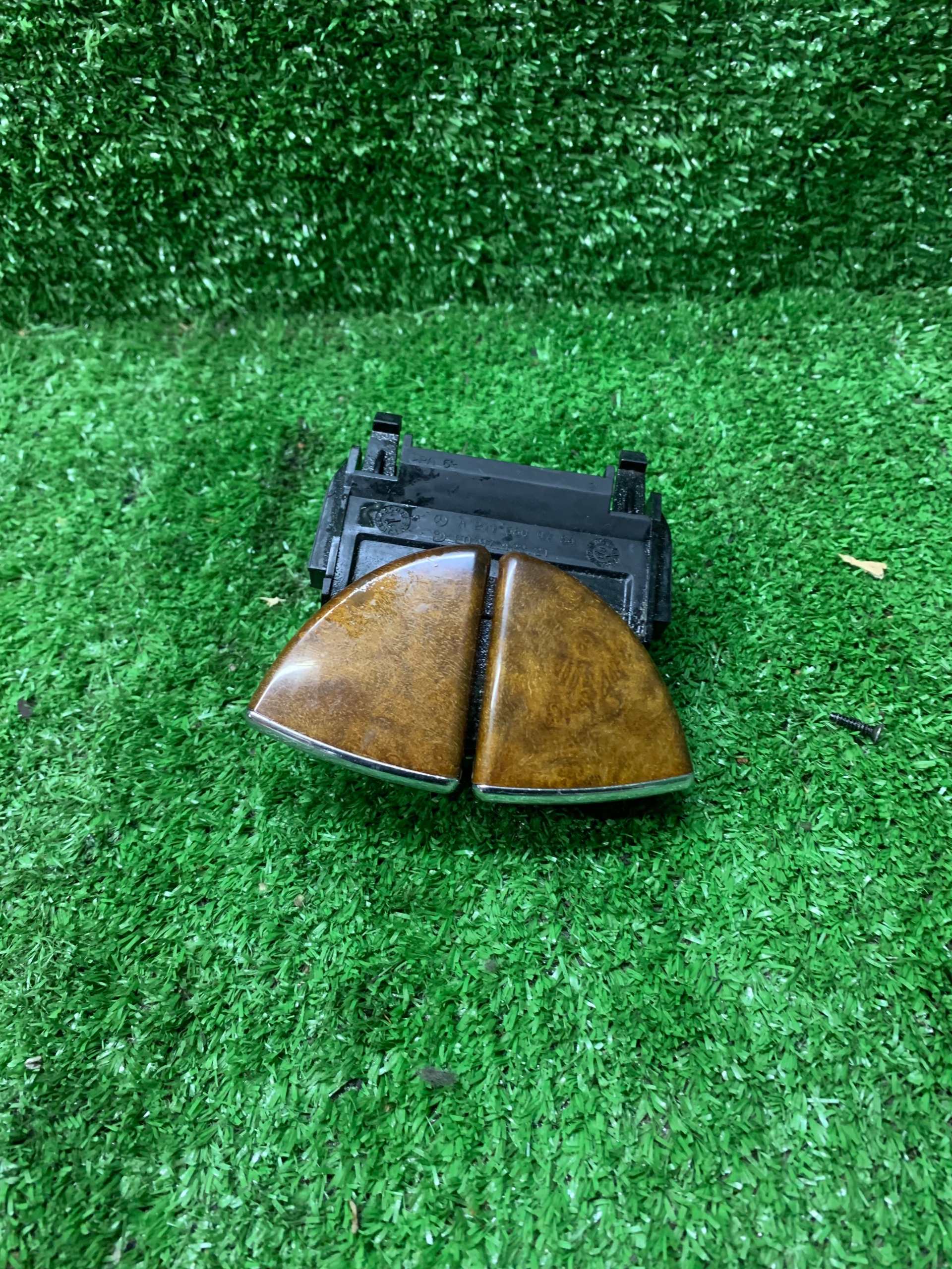 KLAMKA UCHWYT PODŁOKIETNIKA MERCEDES W211 A2116800784 2116800784