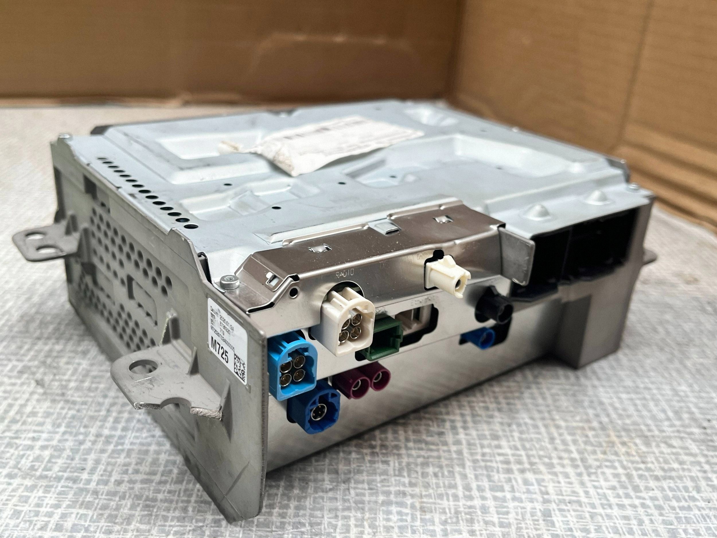 MERCEDES HEADUNIT RADIO NAVI + code 1679002037 A1679002037 @M
