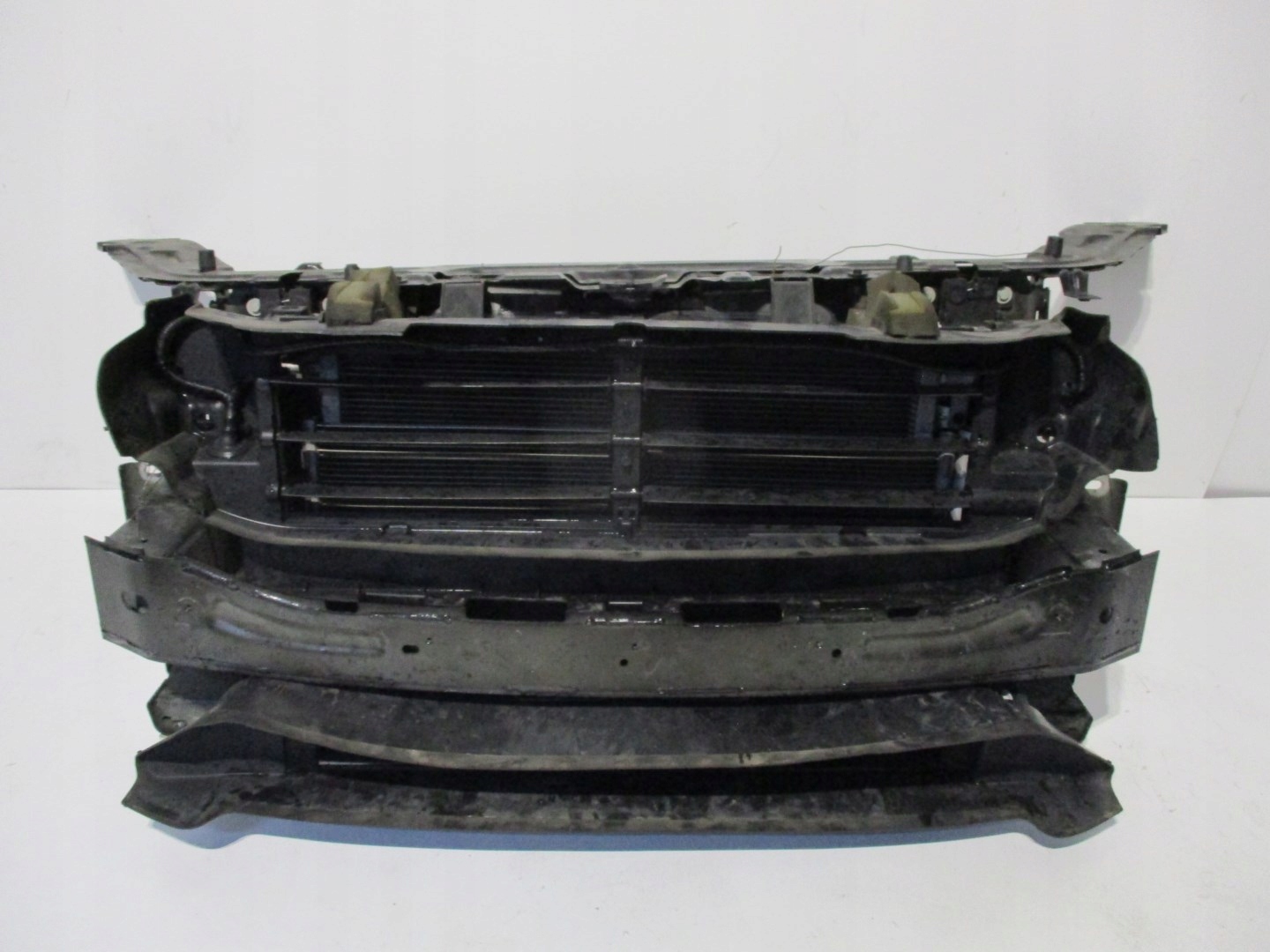 Pas przedni chłodnice JAGUAR E PACE EPACE 2,0D