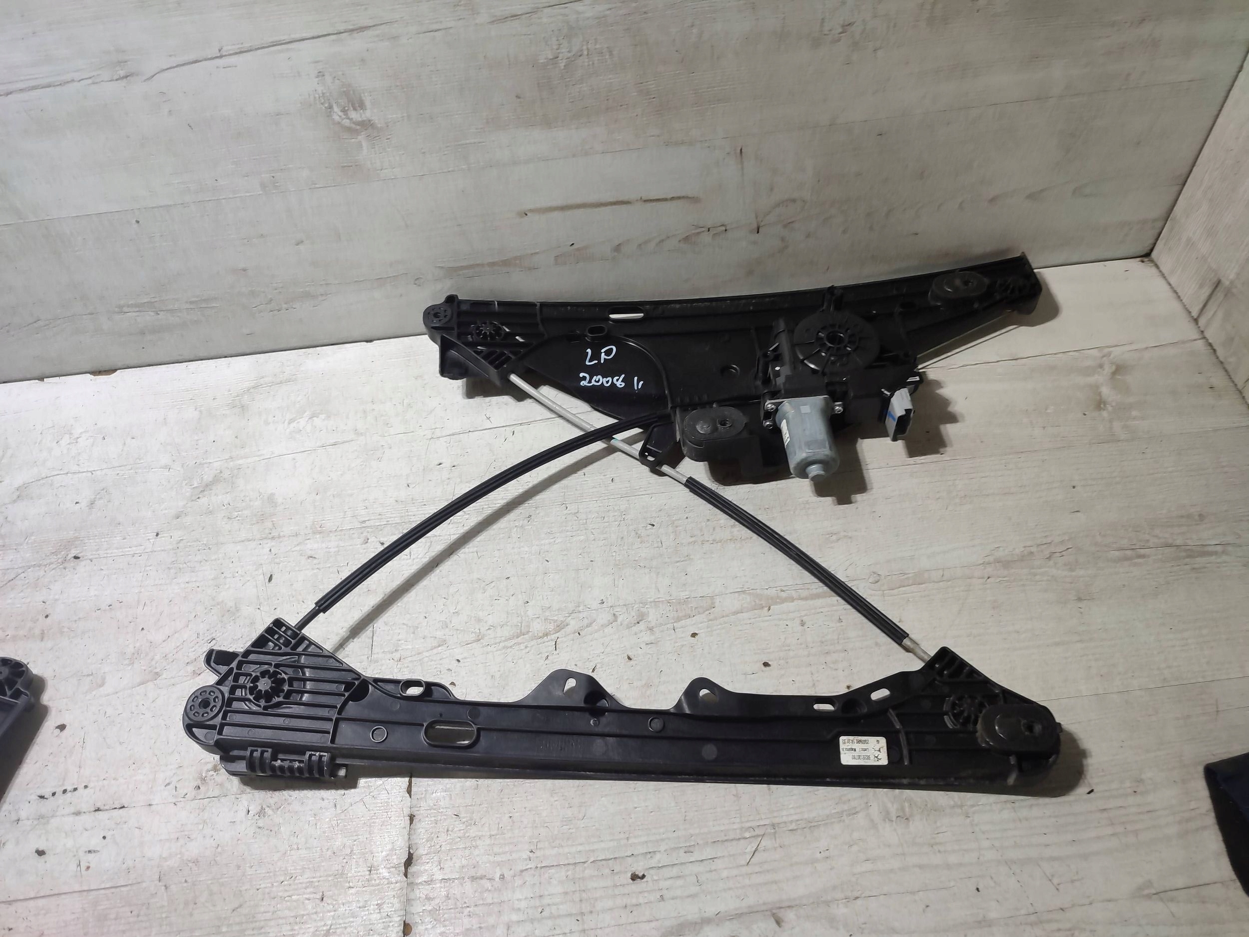 Peugeot 2008 II 2020 front left window regulator door przednich