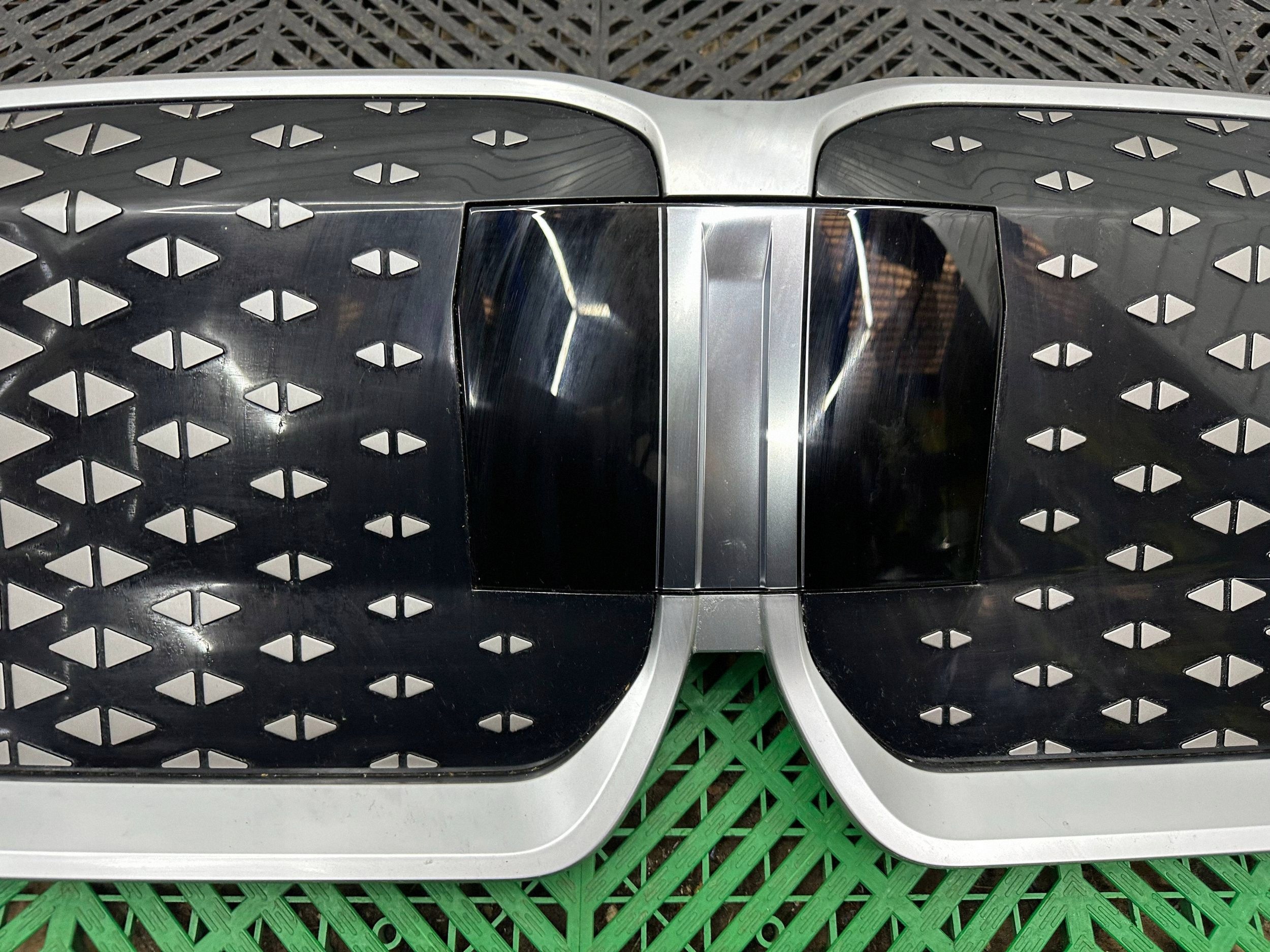 masque radiateur (grille) BMW X1 U11 5A7D664