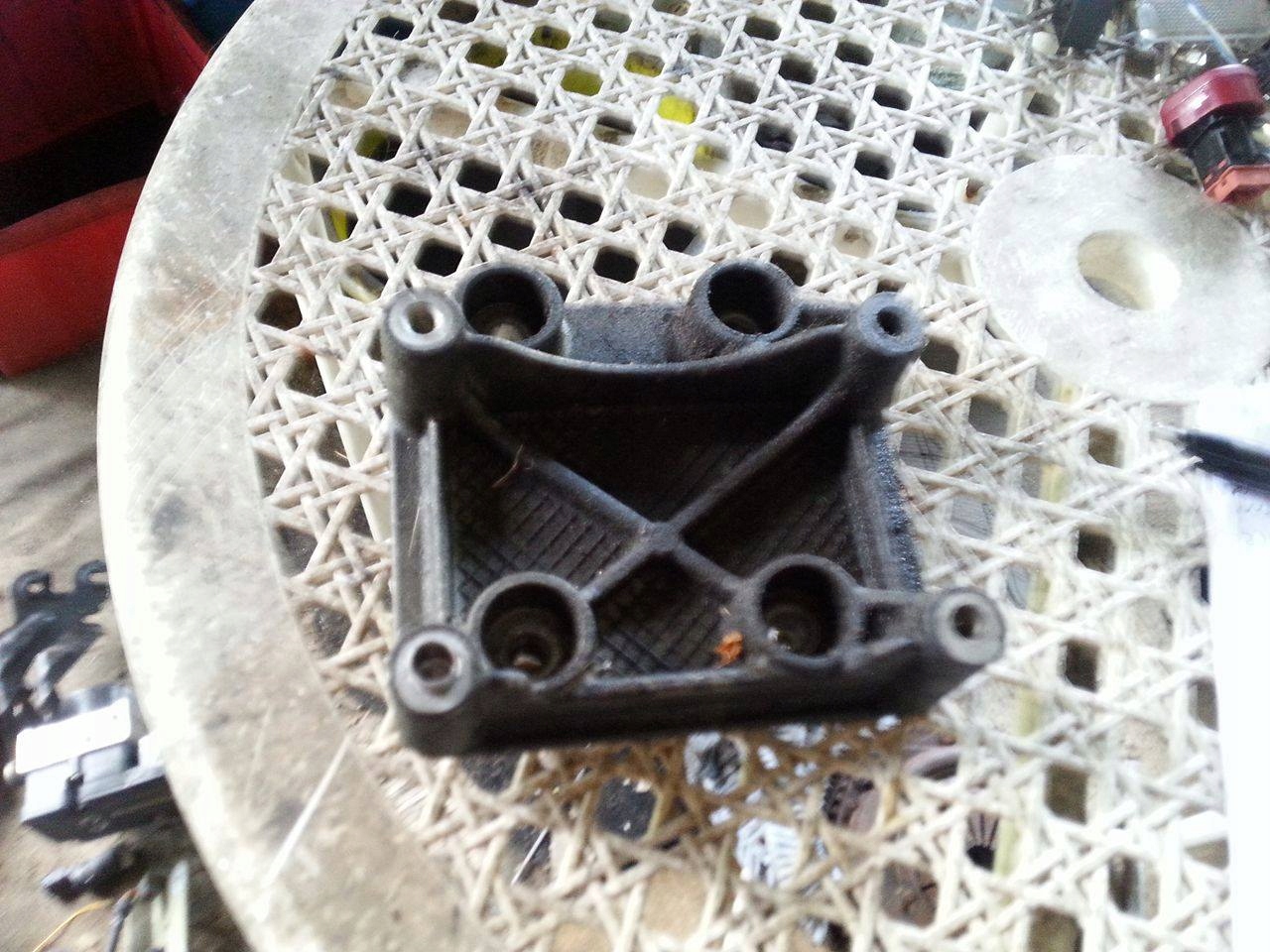 Peugeot 206+ 206 plus Łapa mocowanie sprężarki klimatyzacji 9656881780