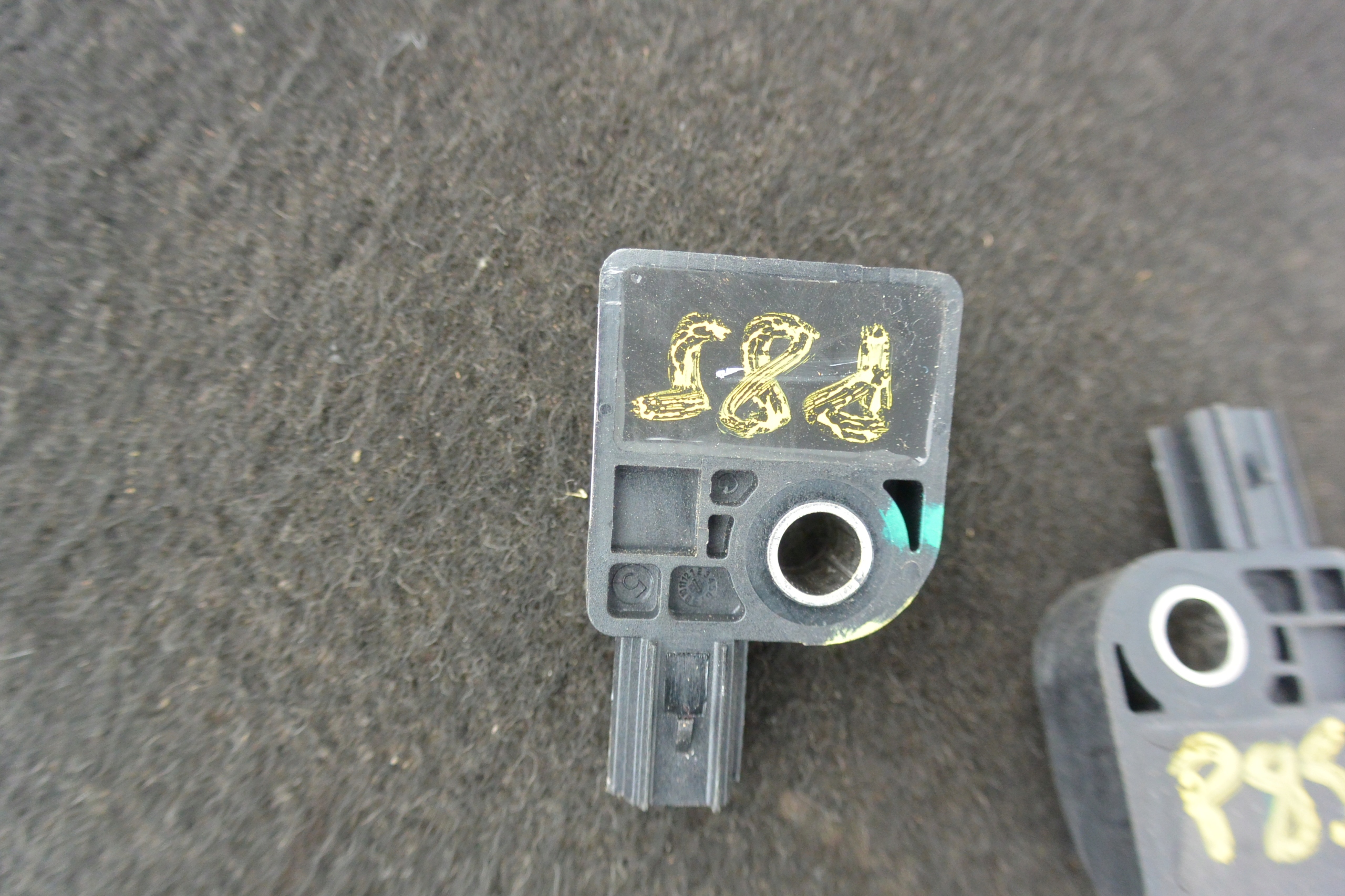 CRASHSENSOR DRUCKSENSOR SLUPKA RECHTS LINKS TESLA MODEL S