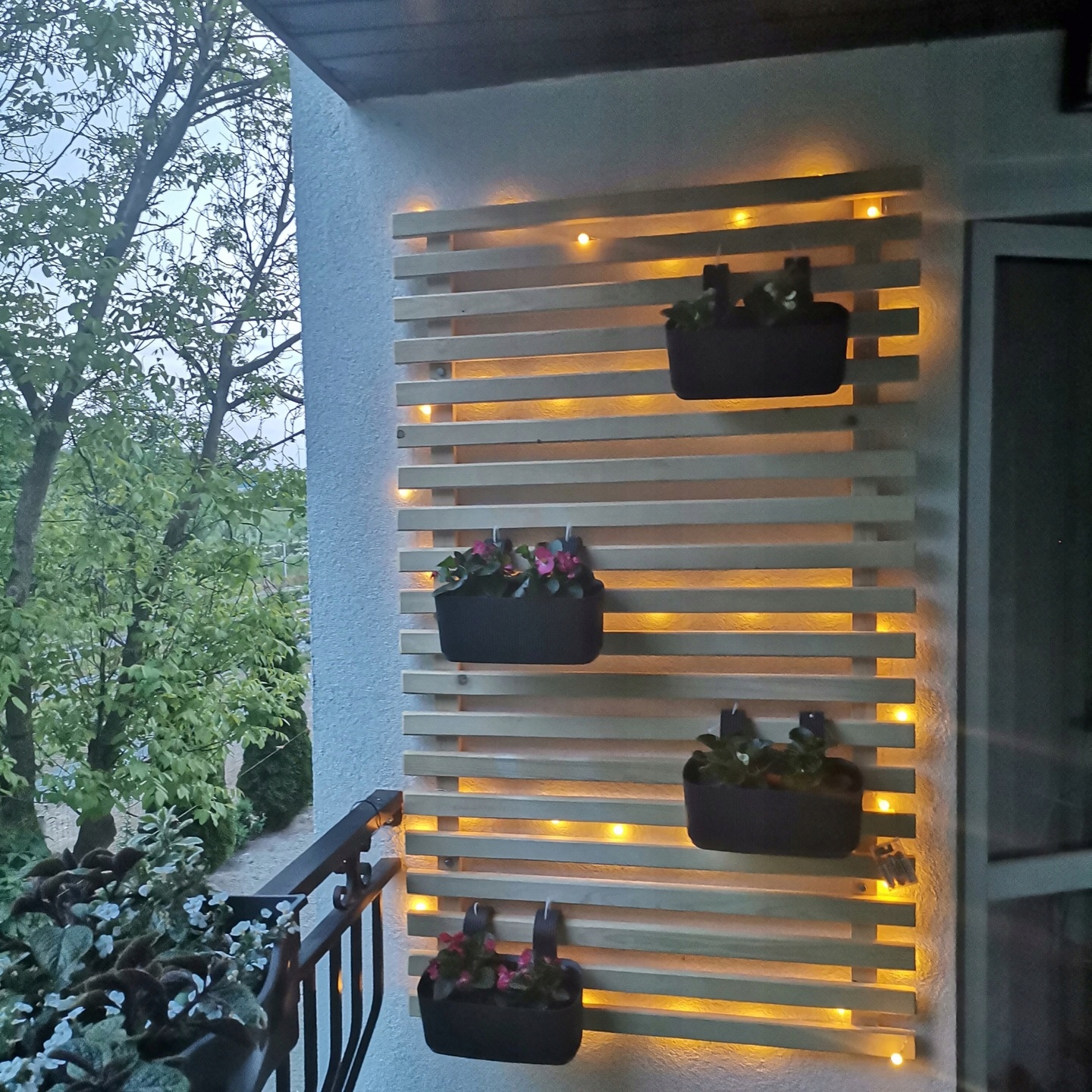 Kwietnik ścienny Drabinka Na balkon Na taras Łatwy montaż Drewniany 64x80cm