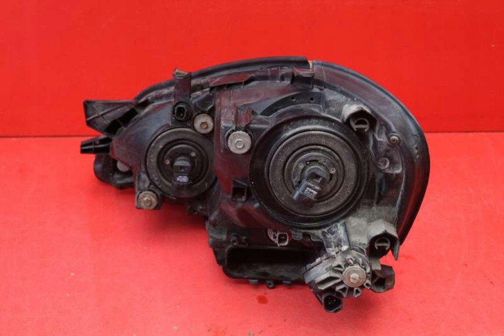 REFLEKTOR right light front EU 44-33 TOYOTA AVENSIS VERSO 01-03