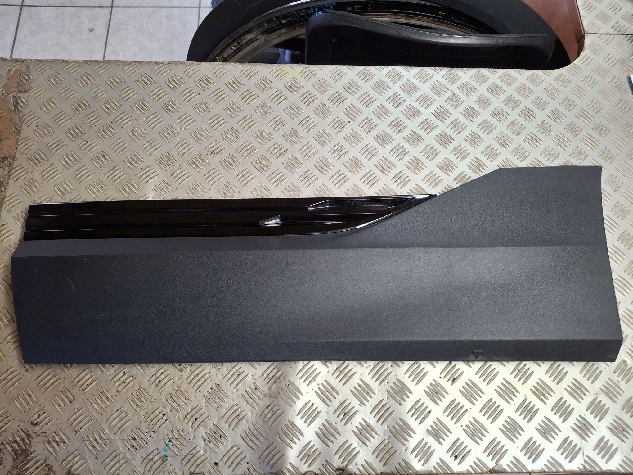 LITWA for door right rear. AUDI E-TRON 2018R->