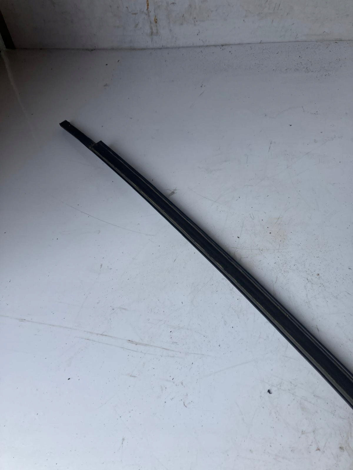 moulding dust door left rear part RENAULT CLIO IV HB