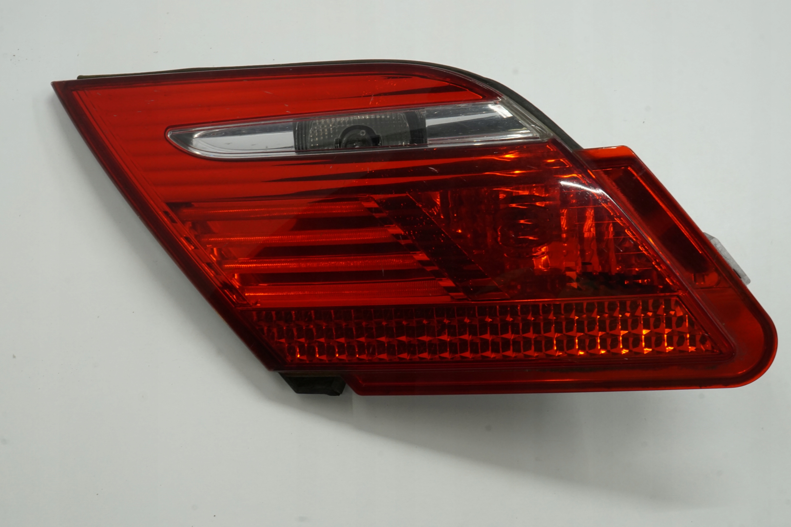 BMW 7 E66 LCI LAMPA LEWY TYŁ W KLAPĘ 6938517