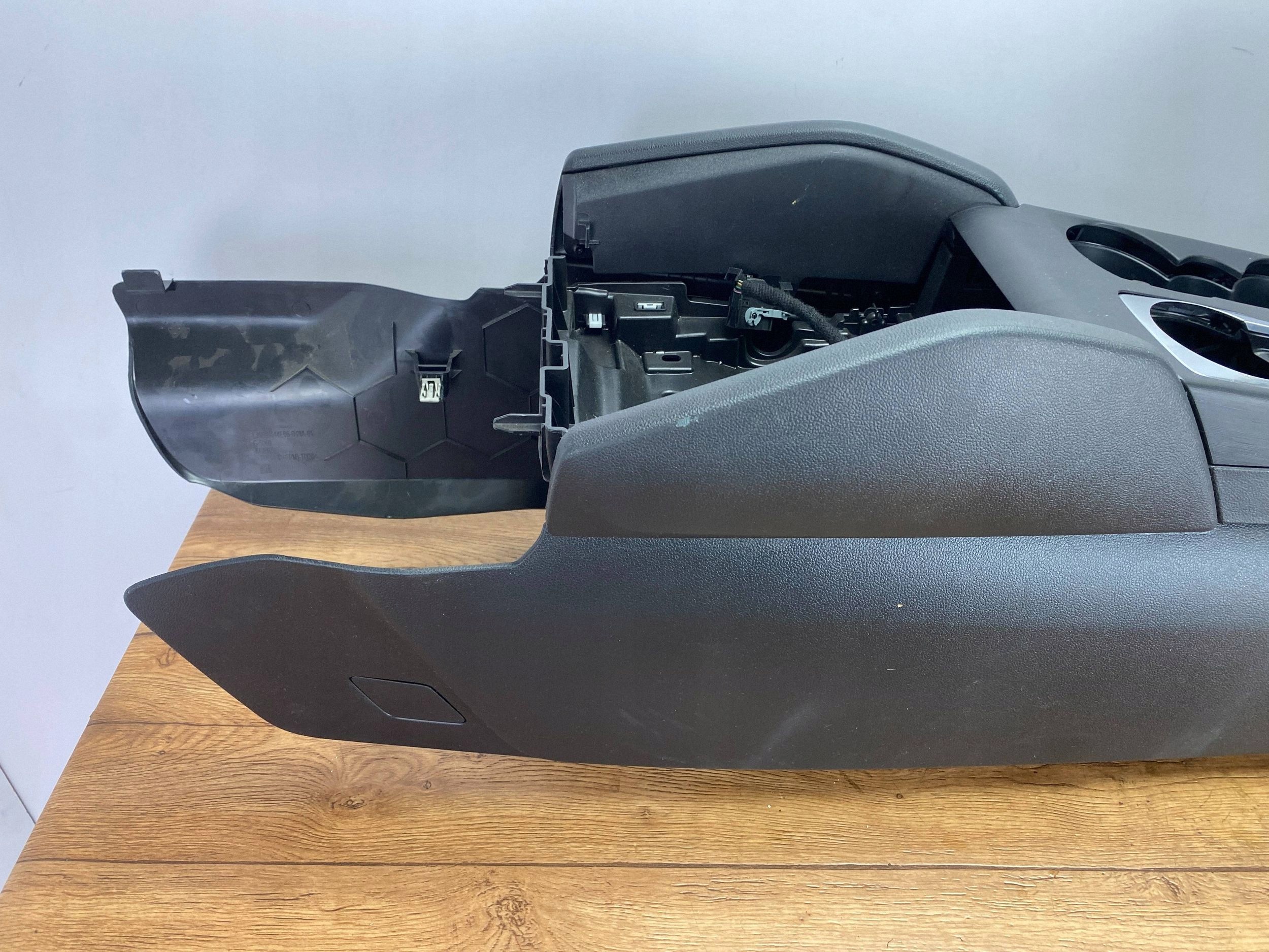 bracciolo consolle Ford Escape IV 2020+
