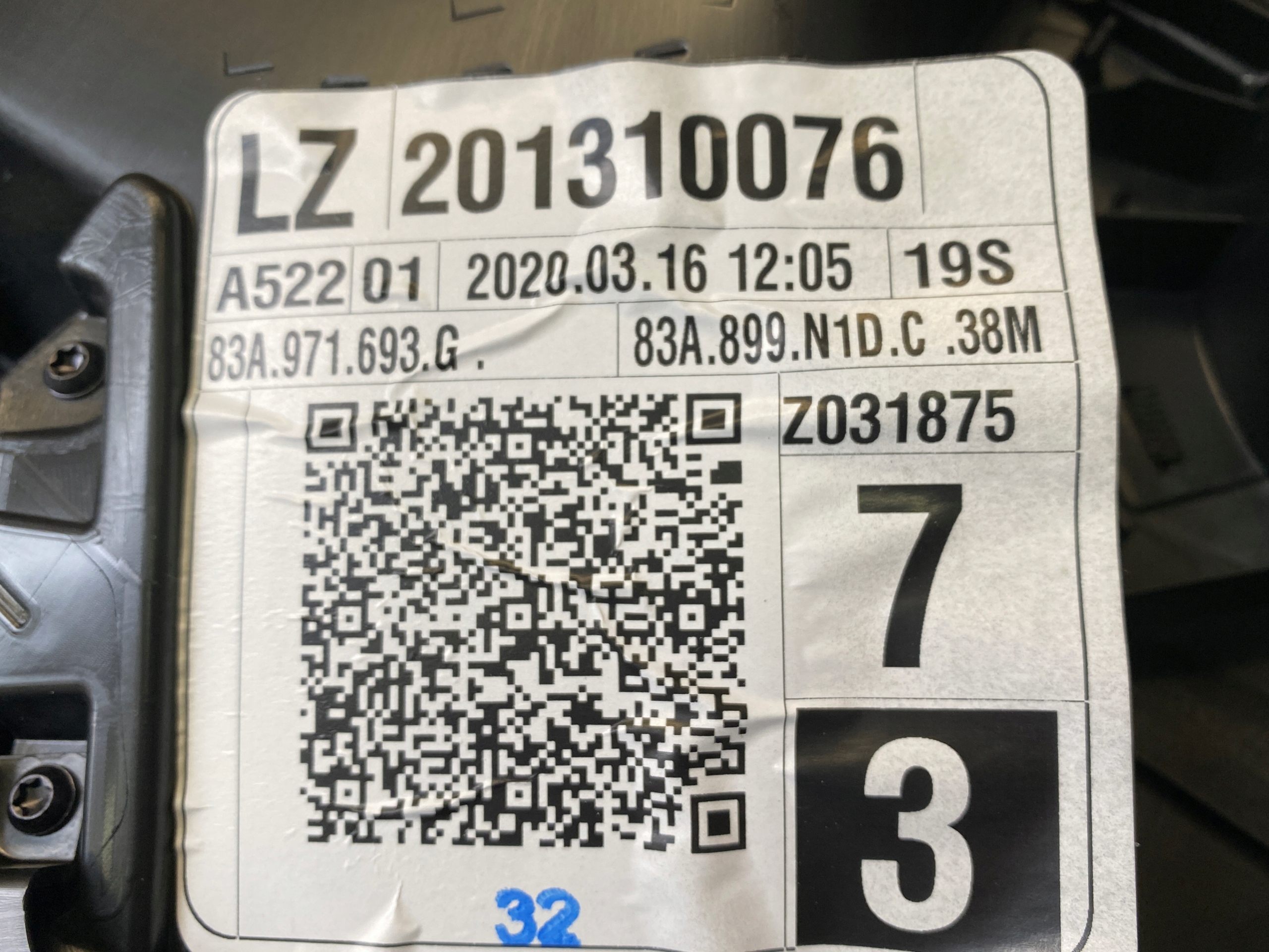 AUDI Q3 83A upholstery side door left rear part leather