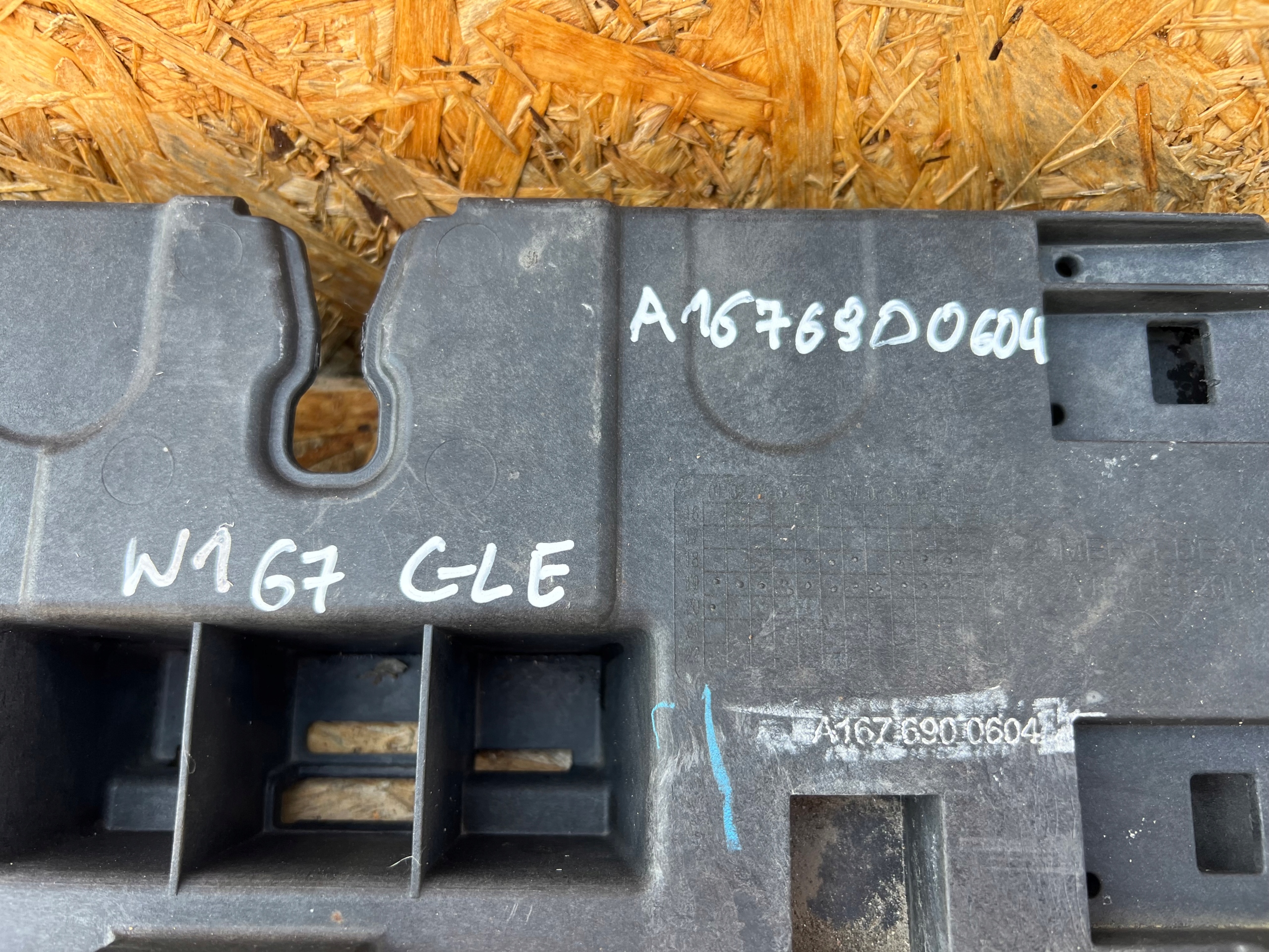 holder support threshold right MERCEDES GLE W167