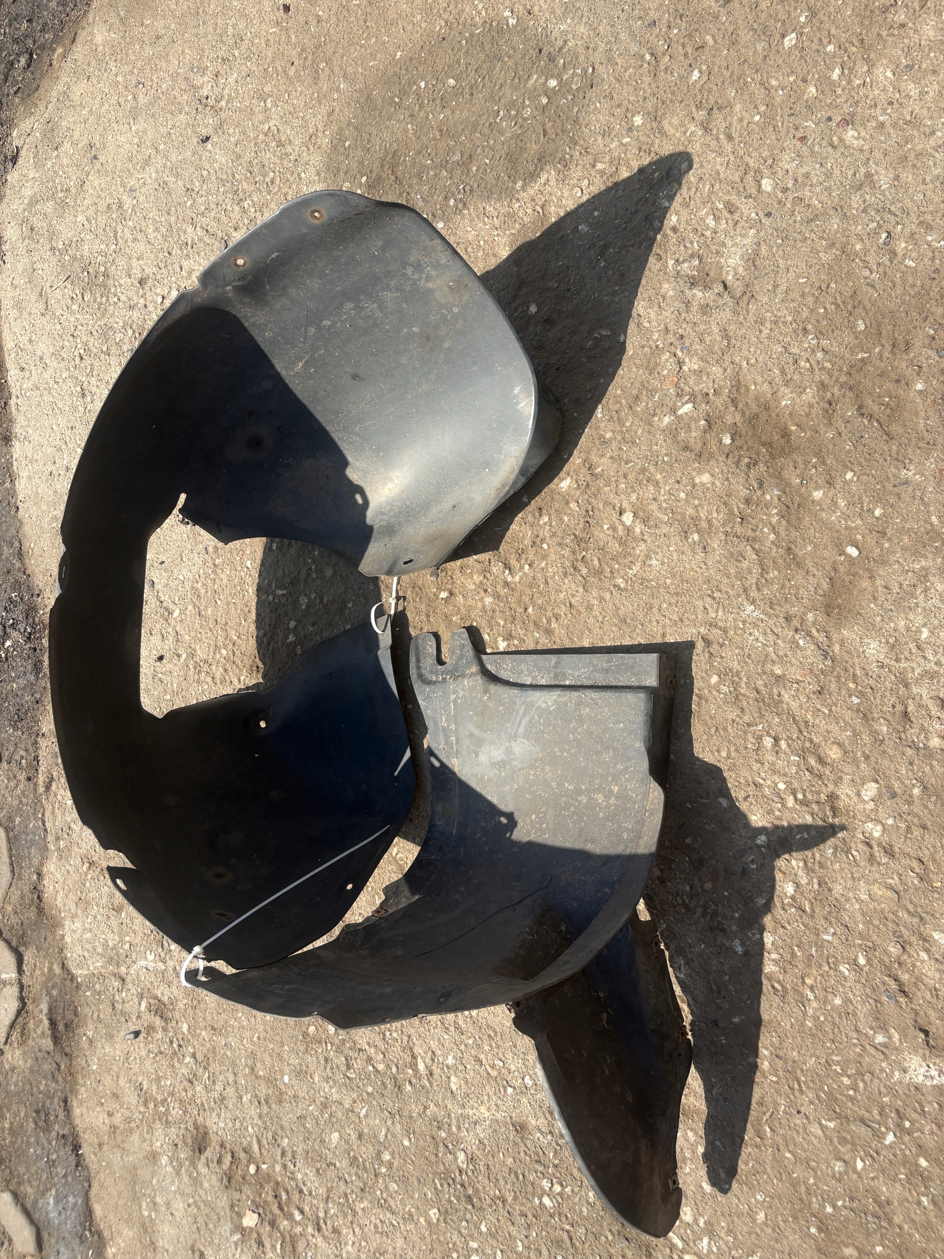 VW GOLF V mudguard left front 1K9805911A 1K0805977B