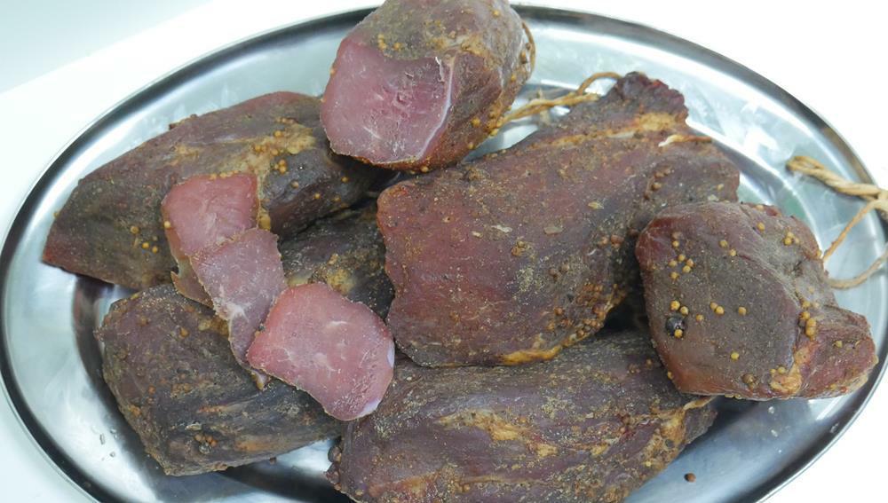 Zrající šunka-svojské venkovské výrobky 1 kg