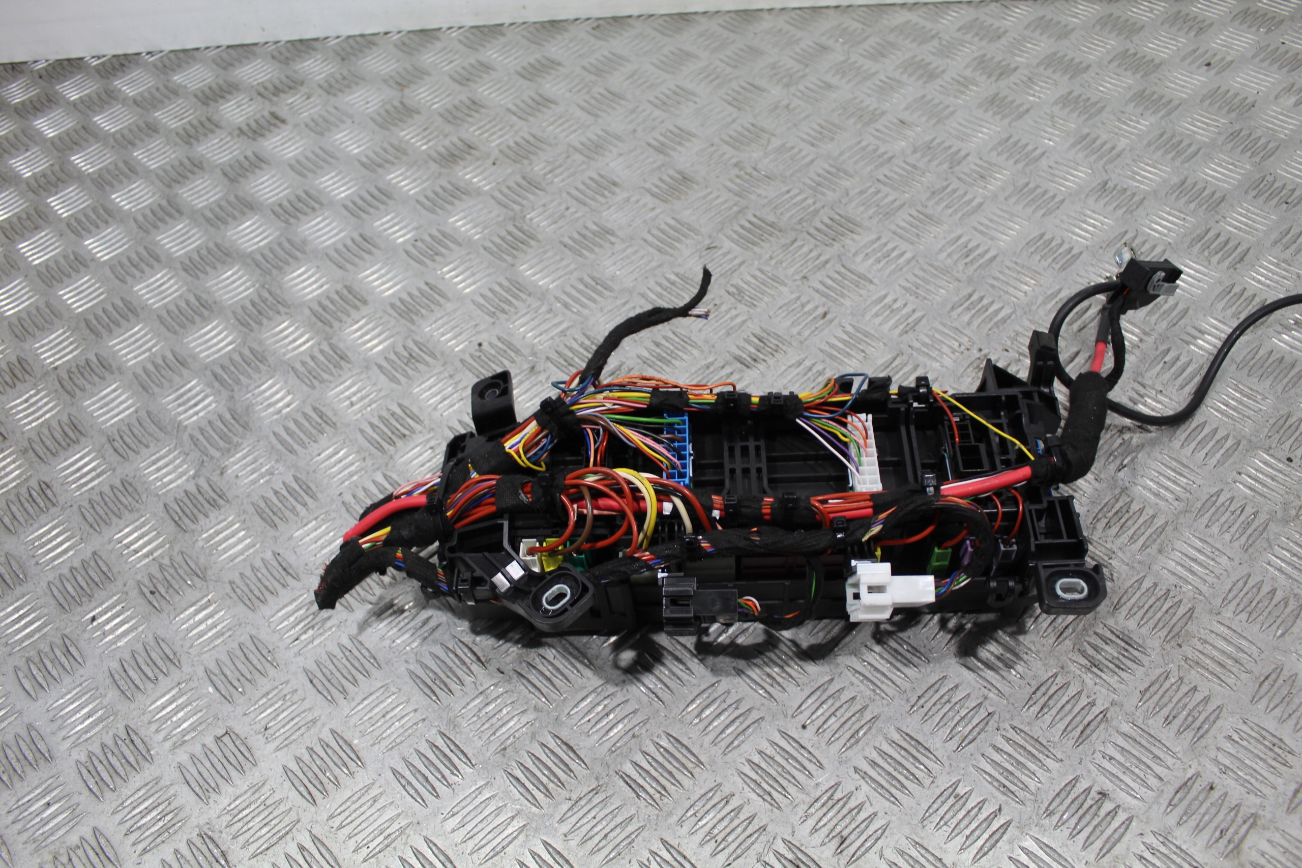 MODULE FUSIBLES BOÎTE INFINITI Q30