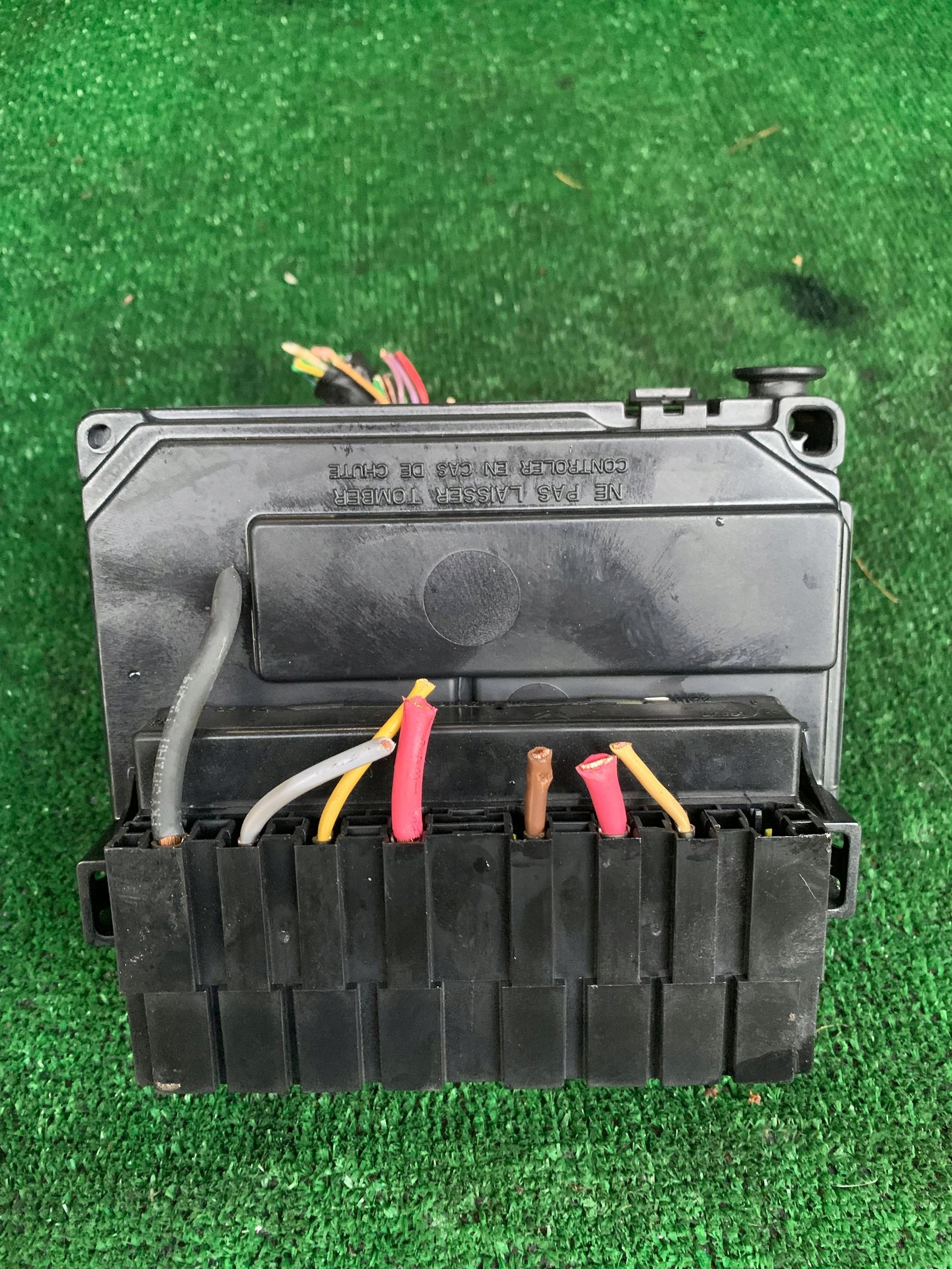 Skrzynka bezpieczników BSM UPC Peugeot 607 9661682780 WWA Marka PEUGEOT