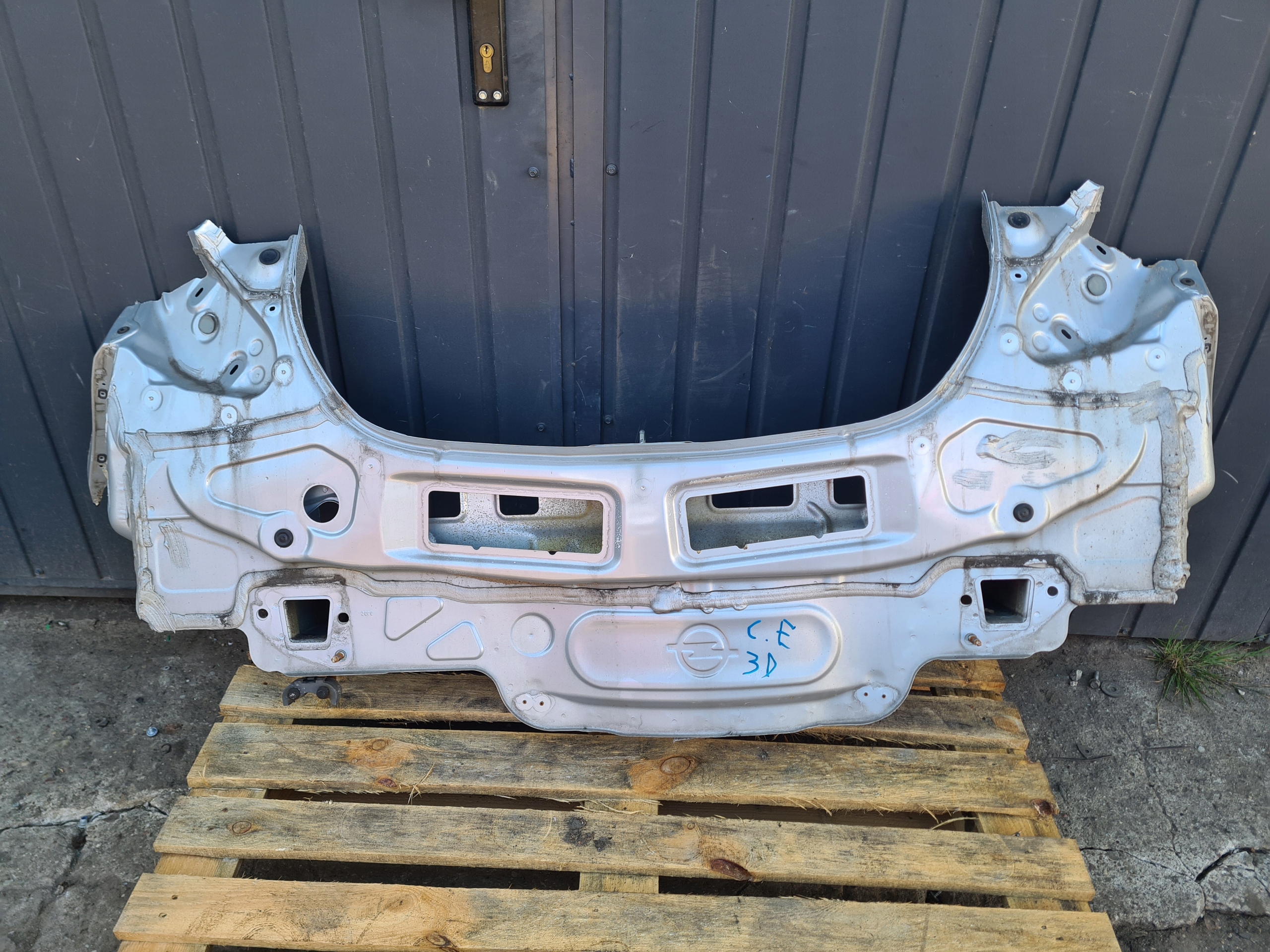 PAS TYLNY OPEL CORSA E 3 DRZWI