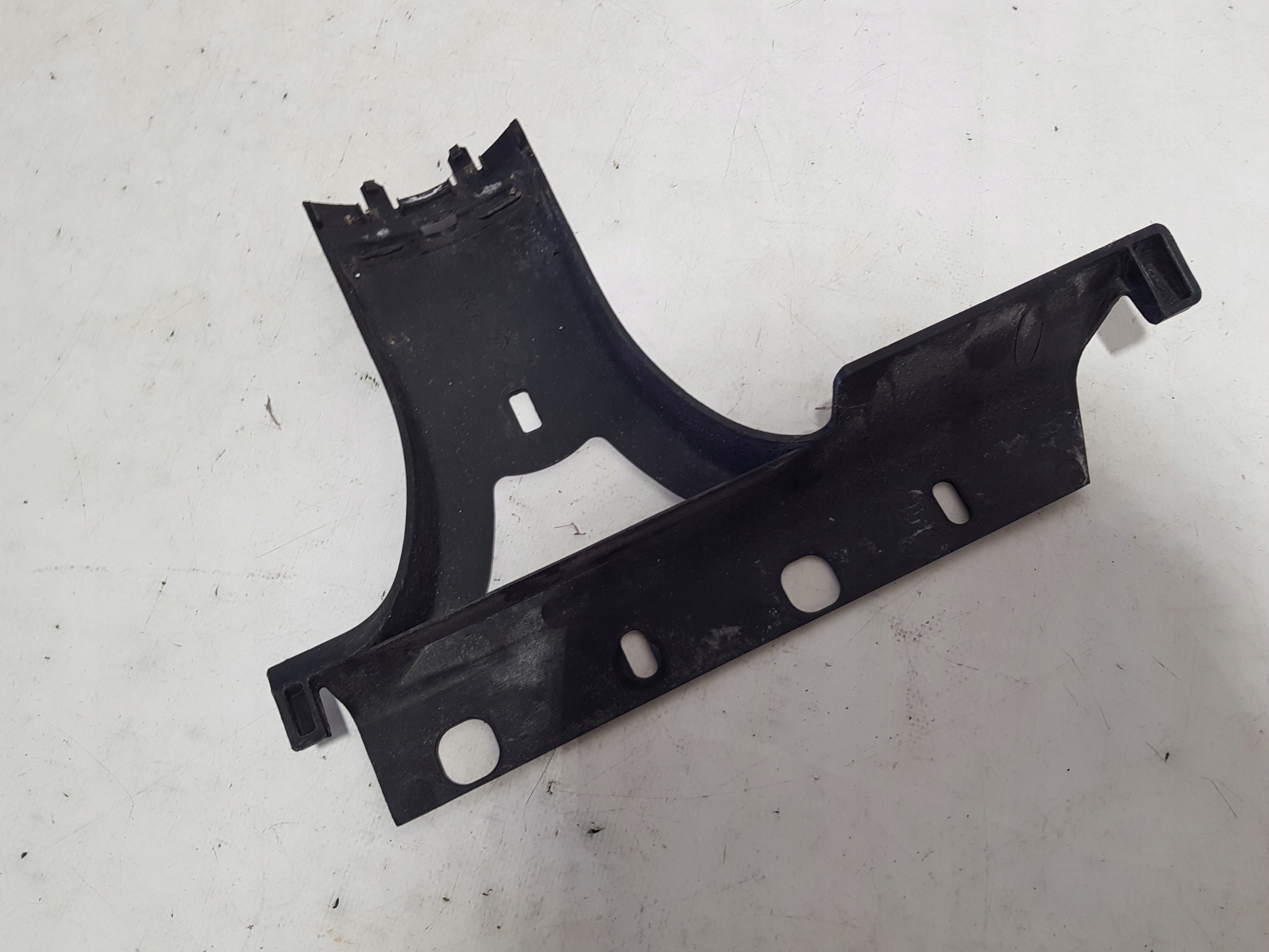 MERCEDES W207 bracket grille radiator 2078880190 console
