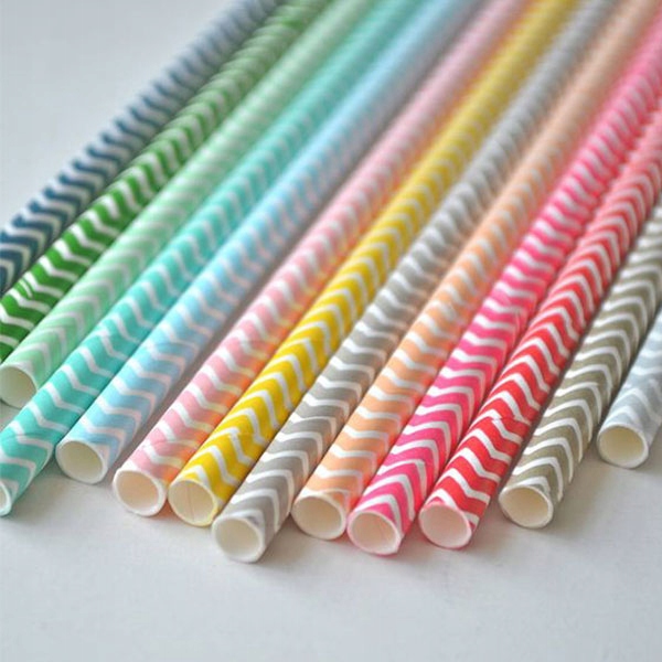DŁUGIE SŁOMKI RURKI PAPIEROWE ECO DEKORACJE BIAŁE W KOLOROWE GROCHY KROPKI Średnica 6 mm