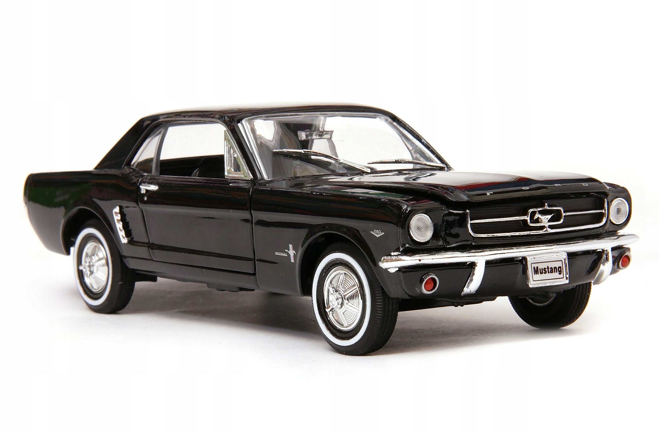Ford Mustang 1/2 1964 1:24 model Welly černý