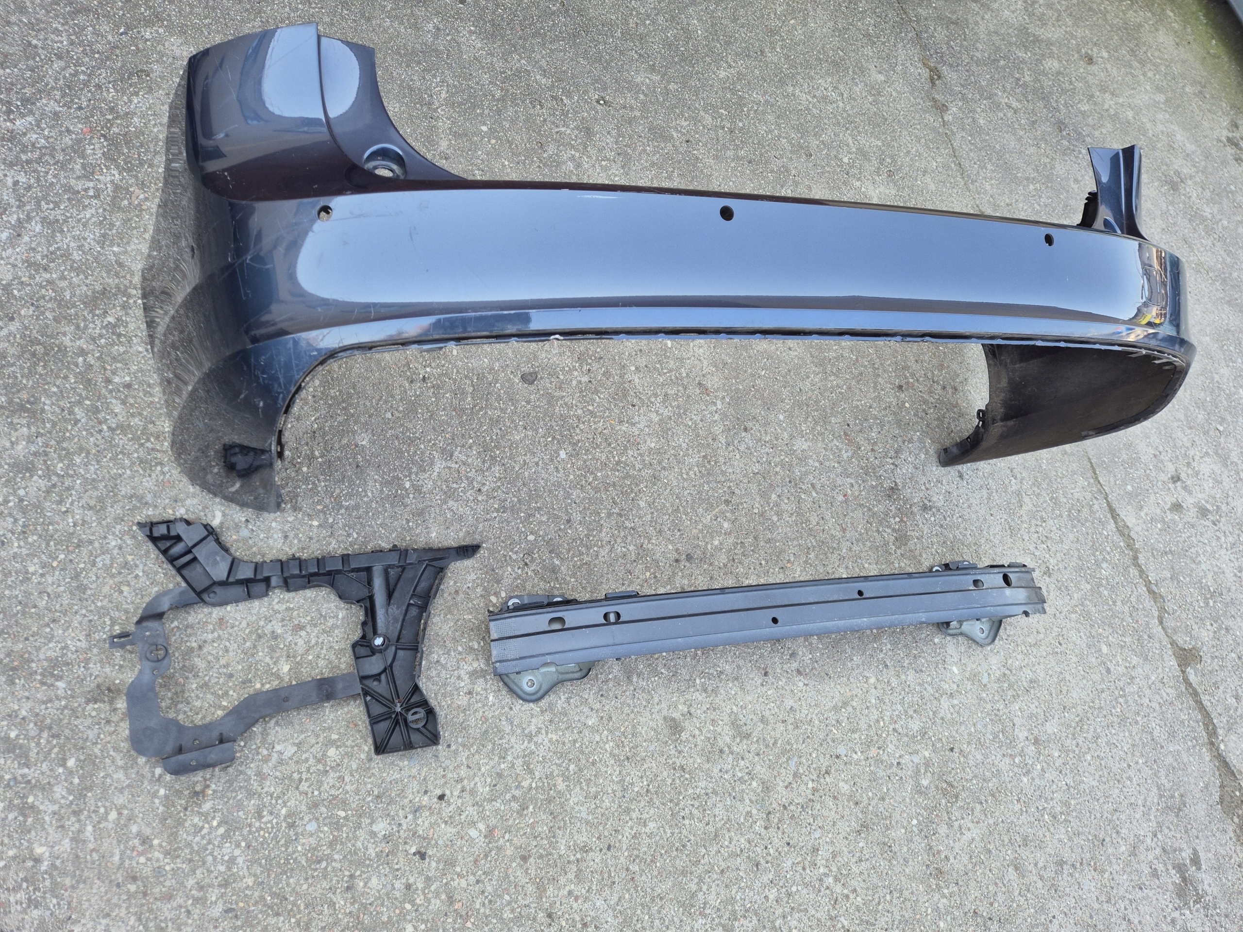 Volvo V90 16- zderzak tylny belka wzmocnienie ślizg lewy 723