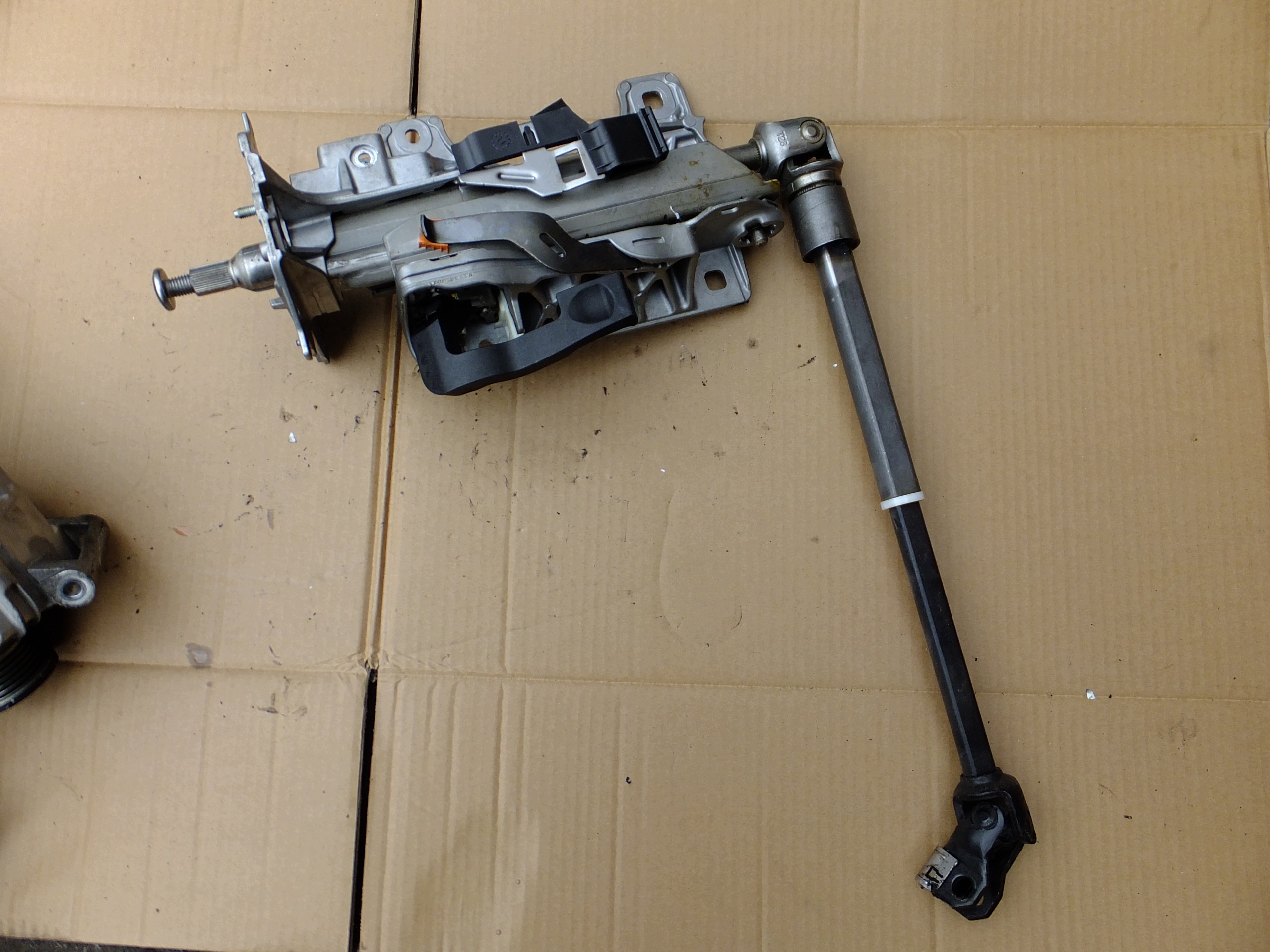 croce Piantone sterzo usato citroen c4 picasso e 1,6 VTI 2011r