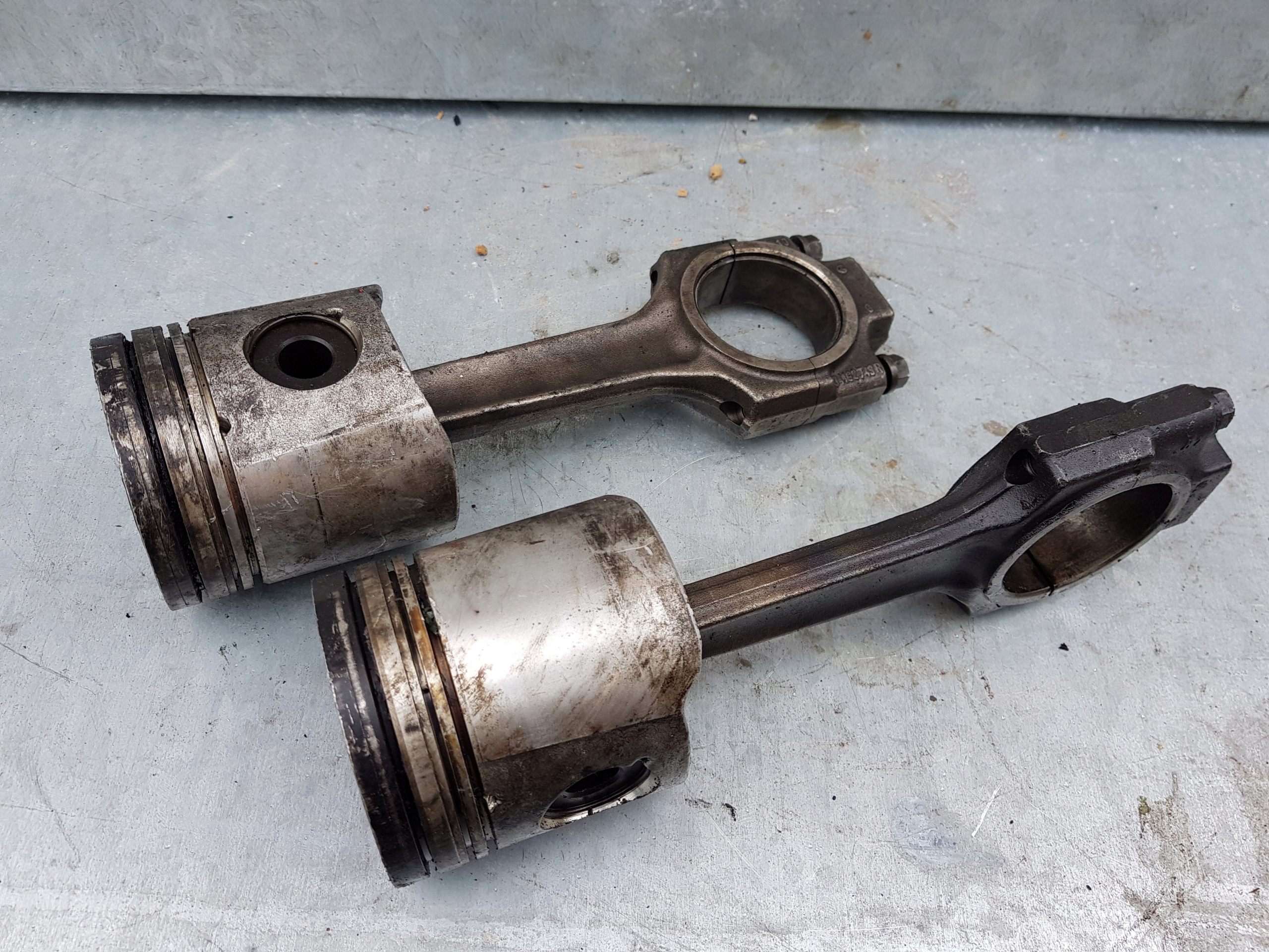 DEUTZ bf4m1012e STILL R70 35 40 45 поршень Поршні