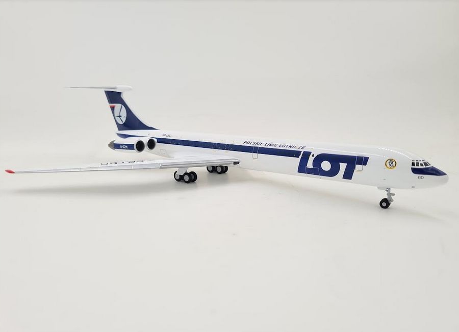 Model lietadla Ilyushin Il62 LOT 1:200 SP-LBD METAL