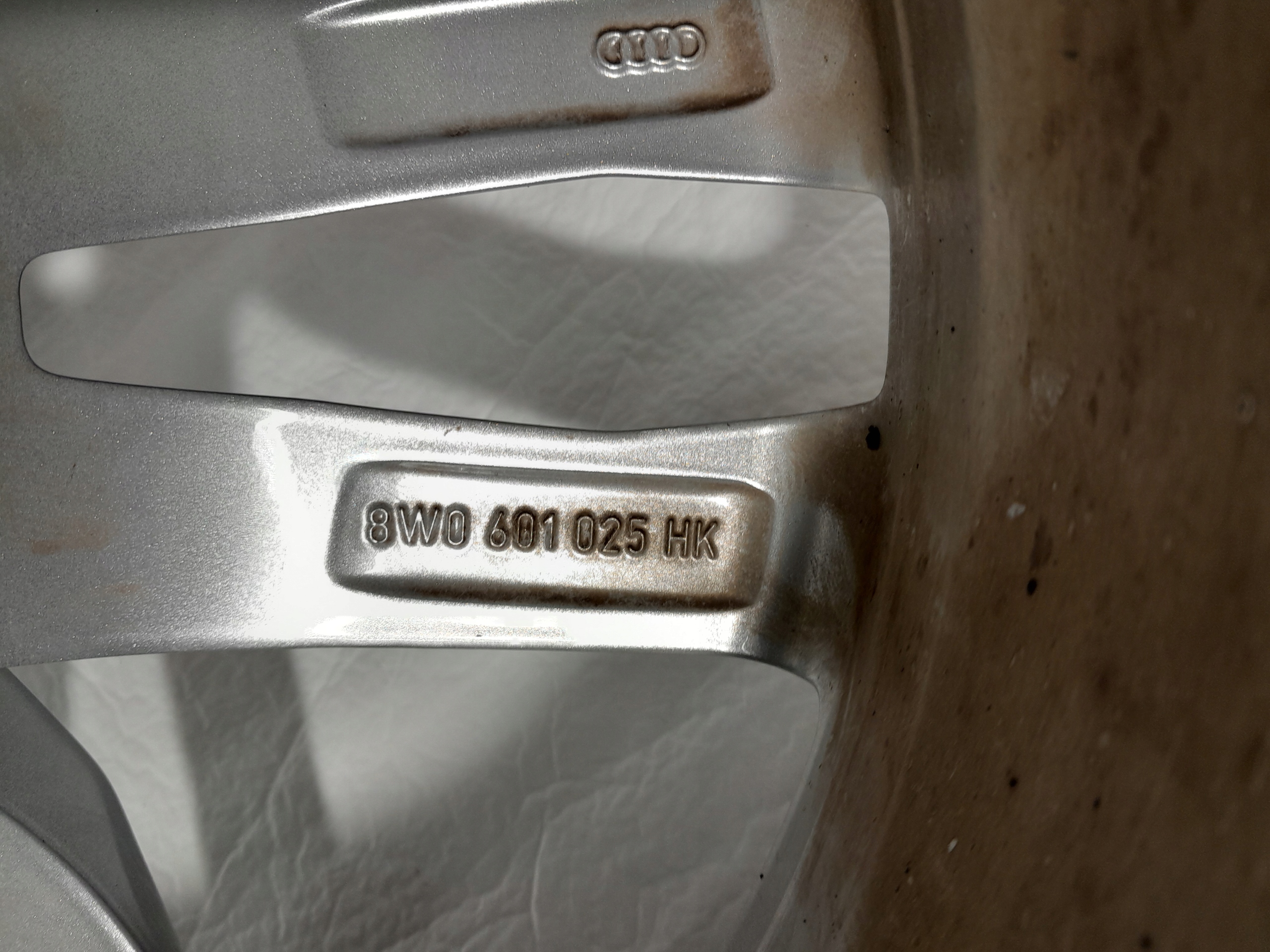 AUDI A4 B9 A5 8W A6 disk ALU 18'' CALI ORG. 8W0601025HK