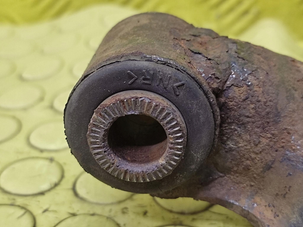 TOYOTA YARIS II 1.4 D arm right front