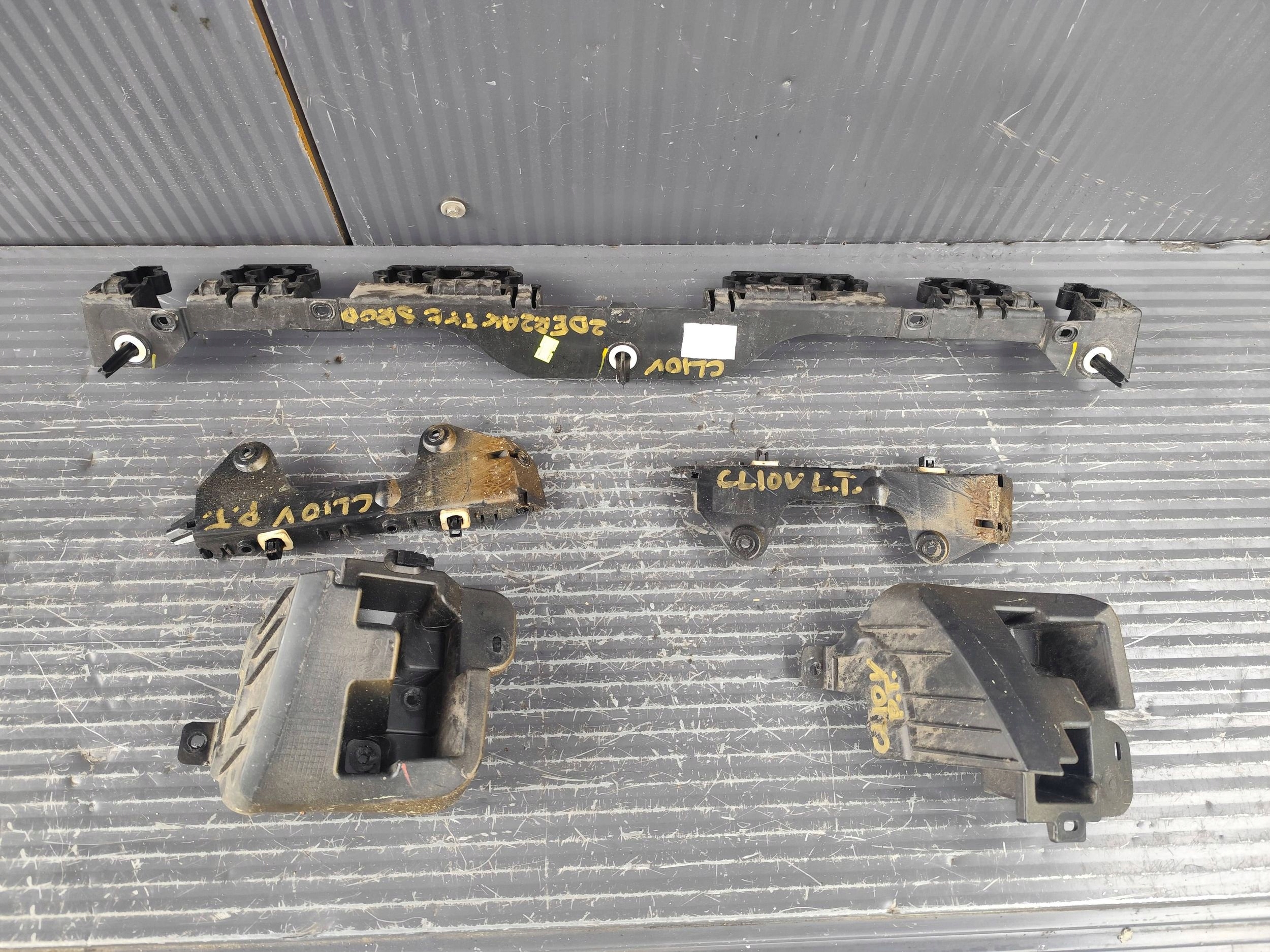 RENAULT CLIO V Support ZDRZAKA Arrière KOMPLET Support plaque 850429691R